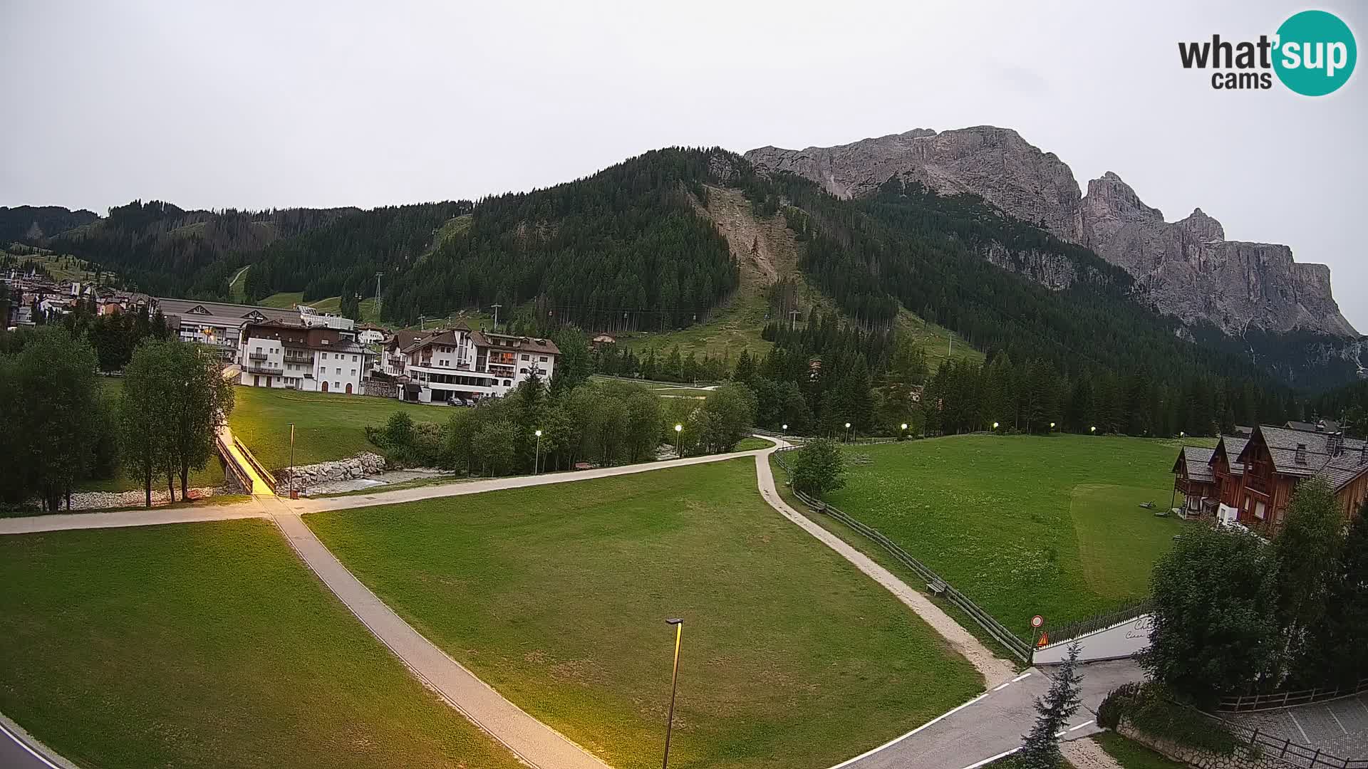 Kamera Corvara: Izjemen pogled na vrhove gorovja Sella v Dolomitih