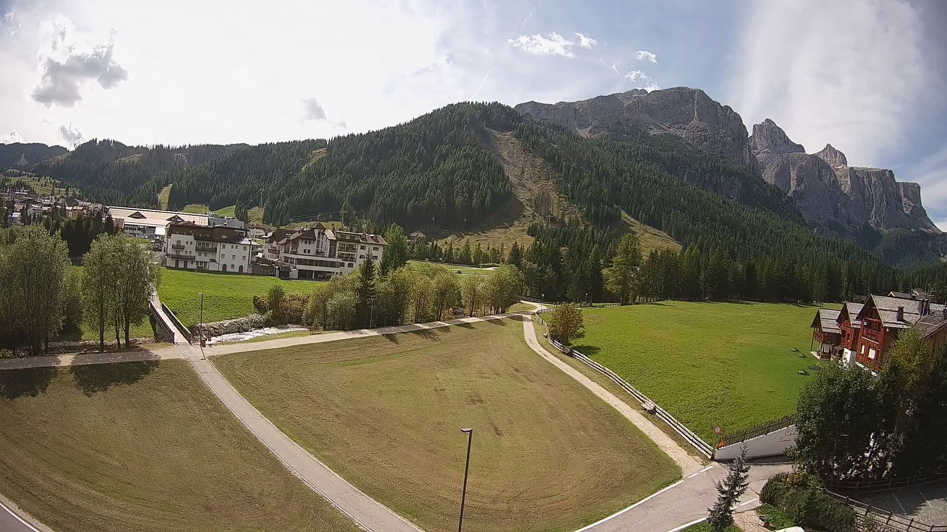 Live cam Corvara | Vues spectaculaires sur le groupe Sella