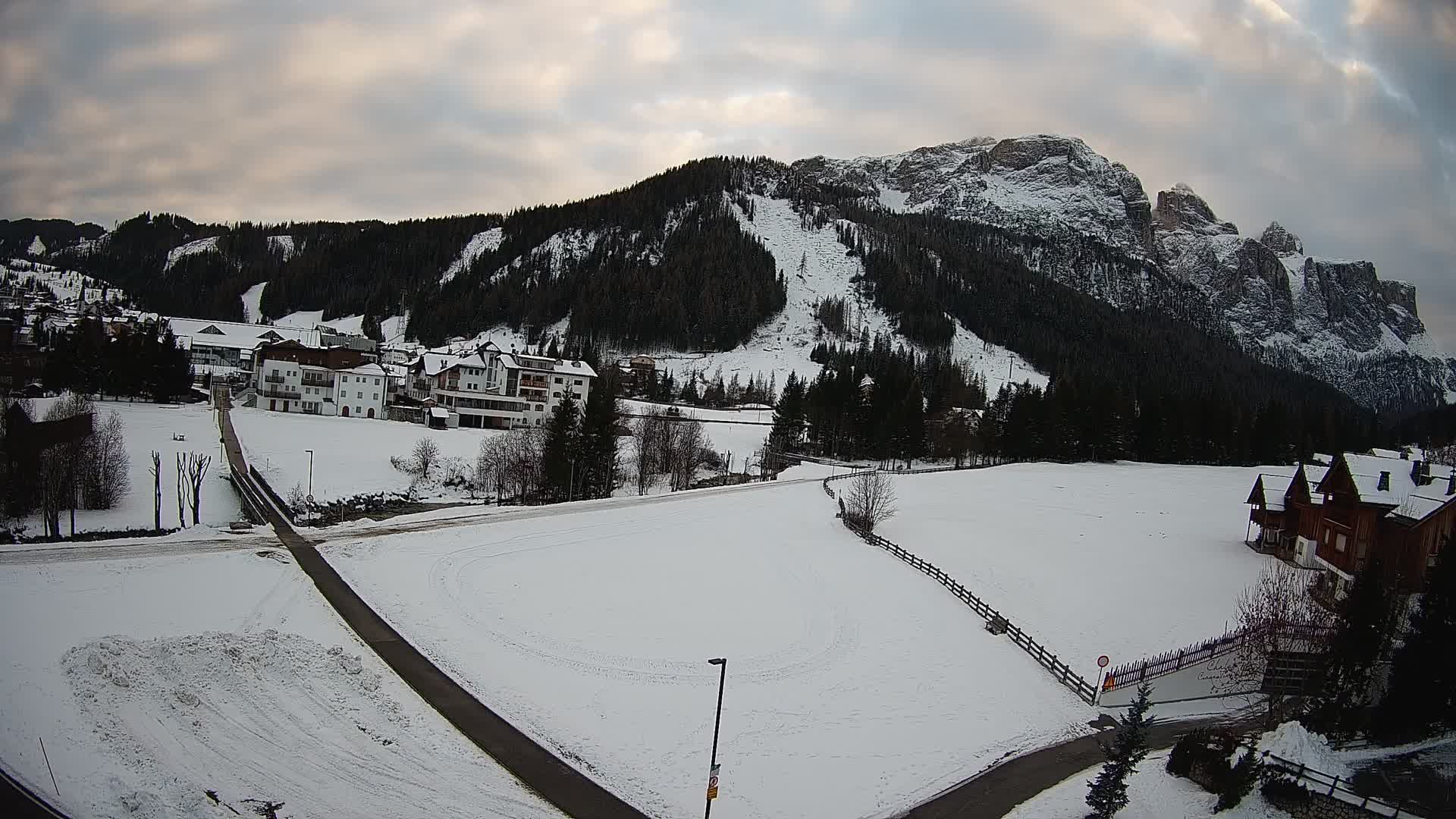 Live cam Corvara | Vues spectaculaires sur le groupe Sella