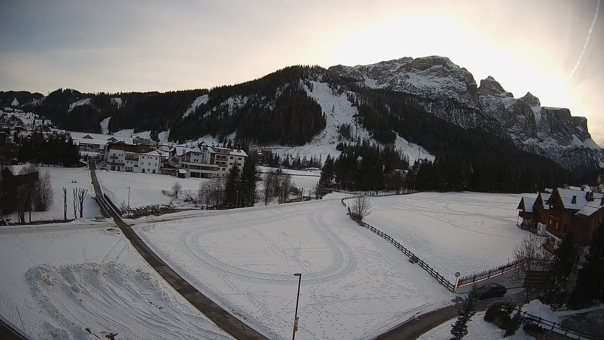 Kamera Corvara: Izjemen pogled na vrhove gorovja Sella v Dolomitih