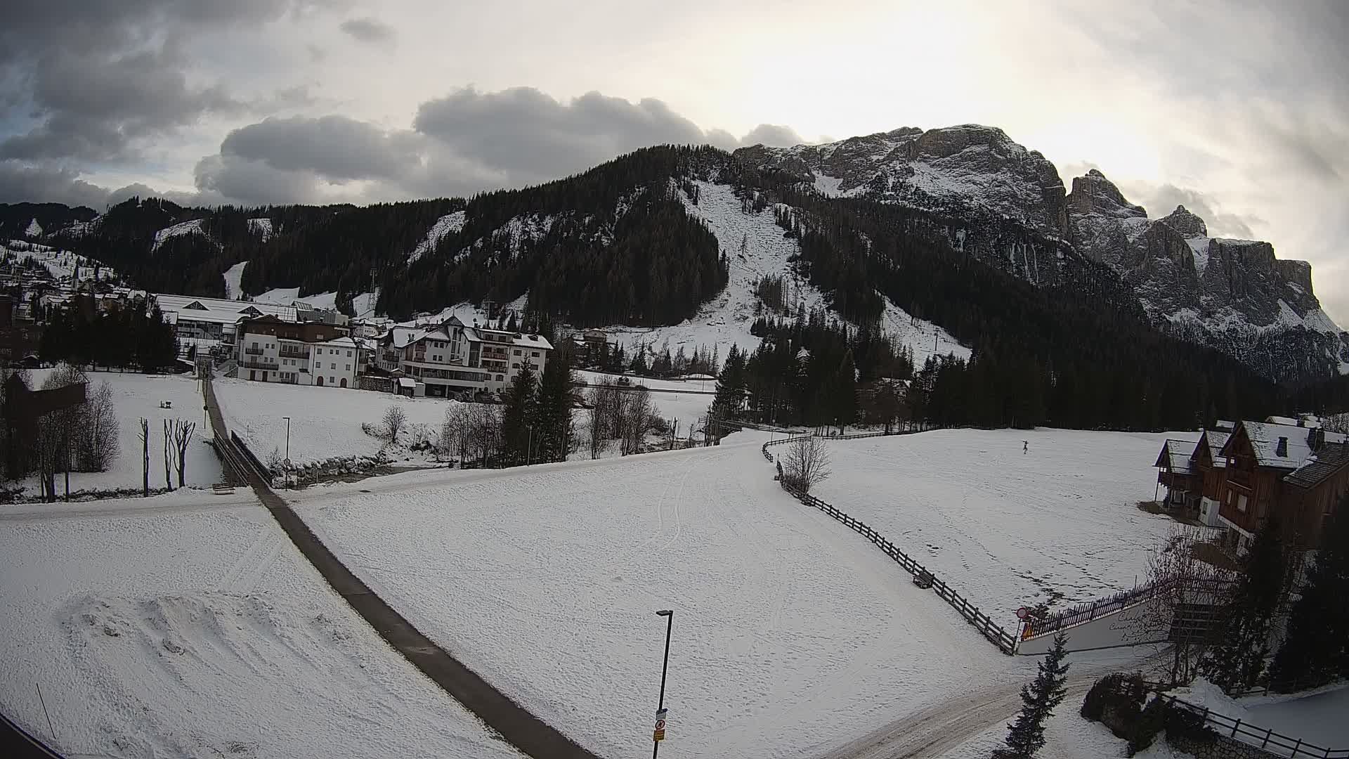 Kamera Corvara: Izjemen pogled na vrhove gorovja Sella v Dolomitih