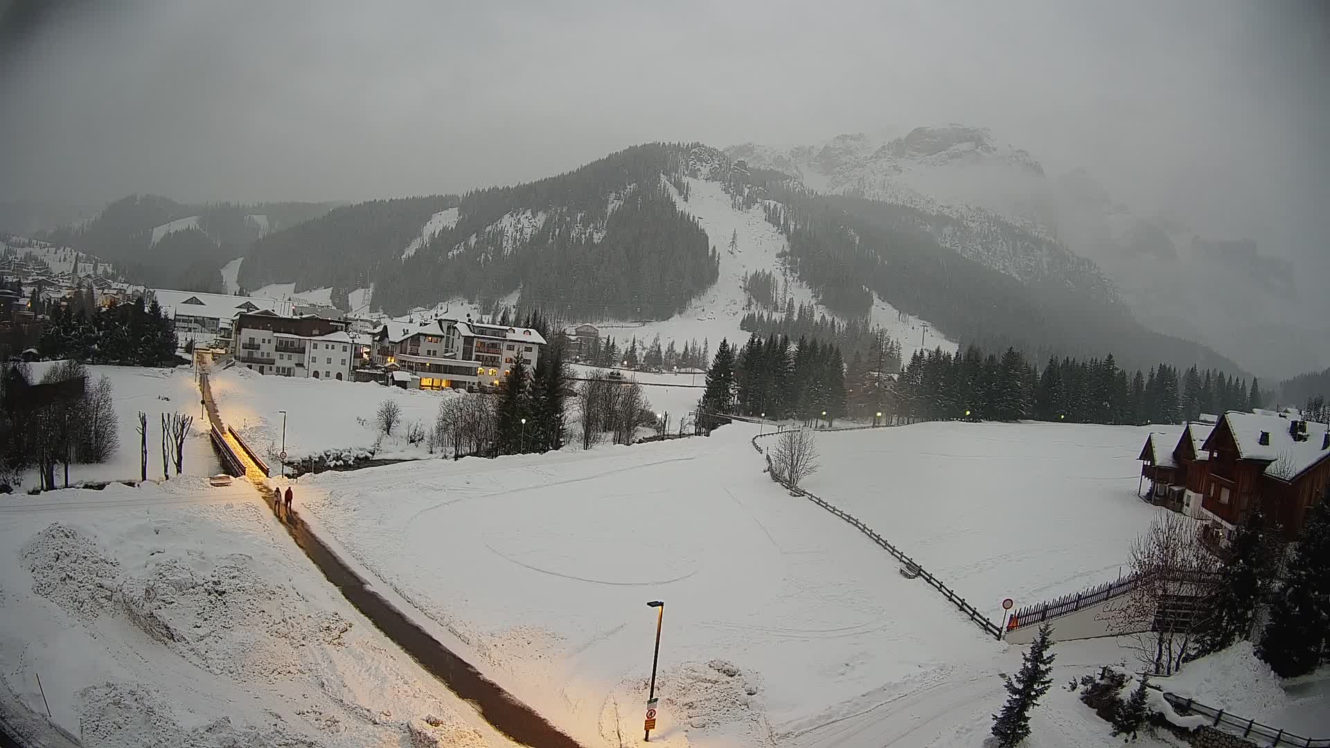 Kamera Corvara: Izjemen pogled na vrhove gorovja Sella v Dolomitih