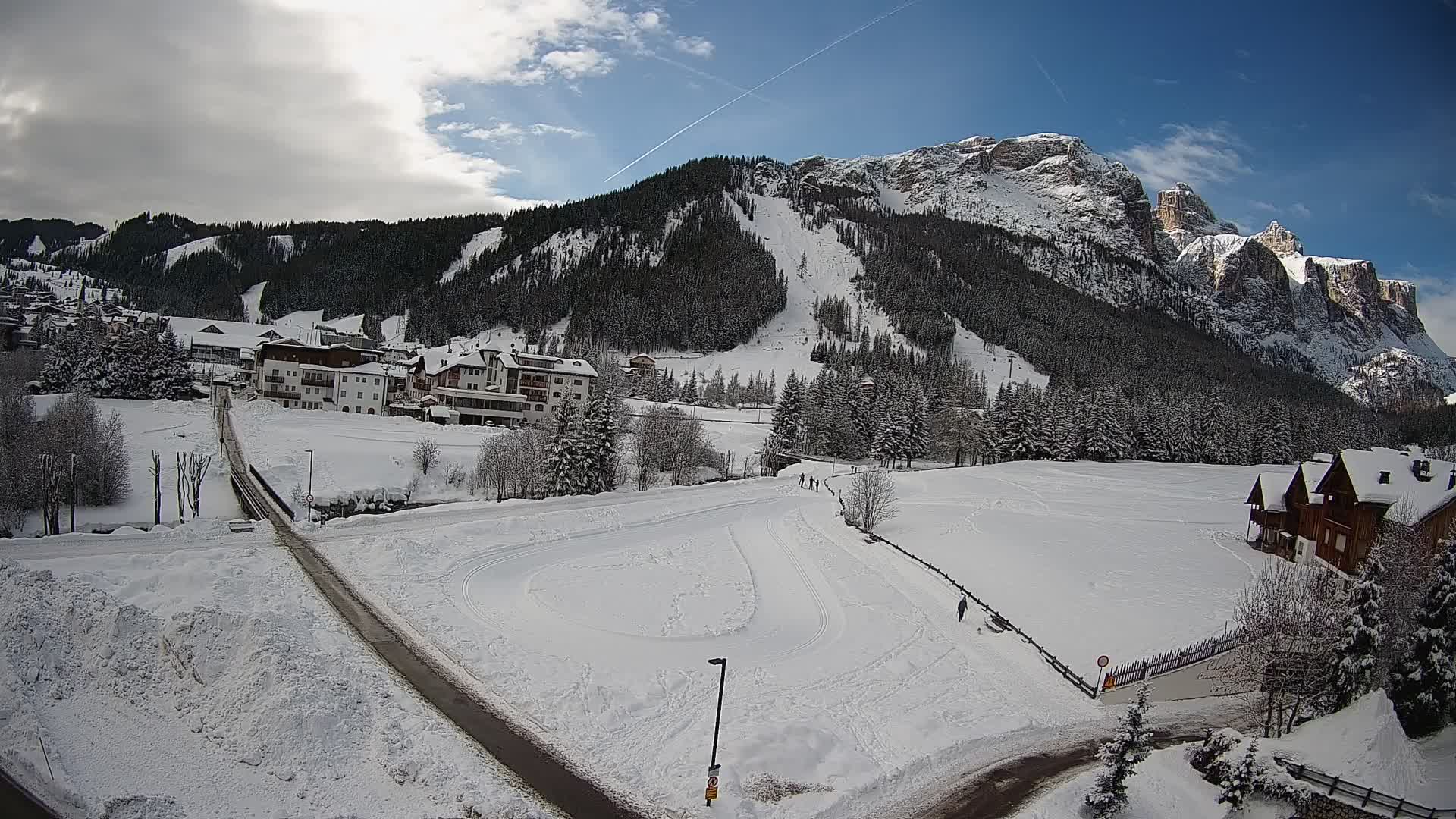 Kamera Corvara: Izjemen pogled na vrhove gorovja Sella v Dolomitih