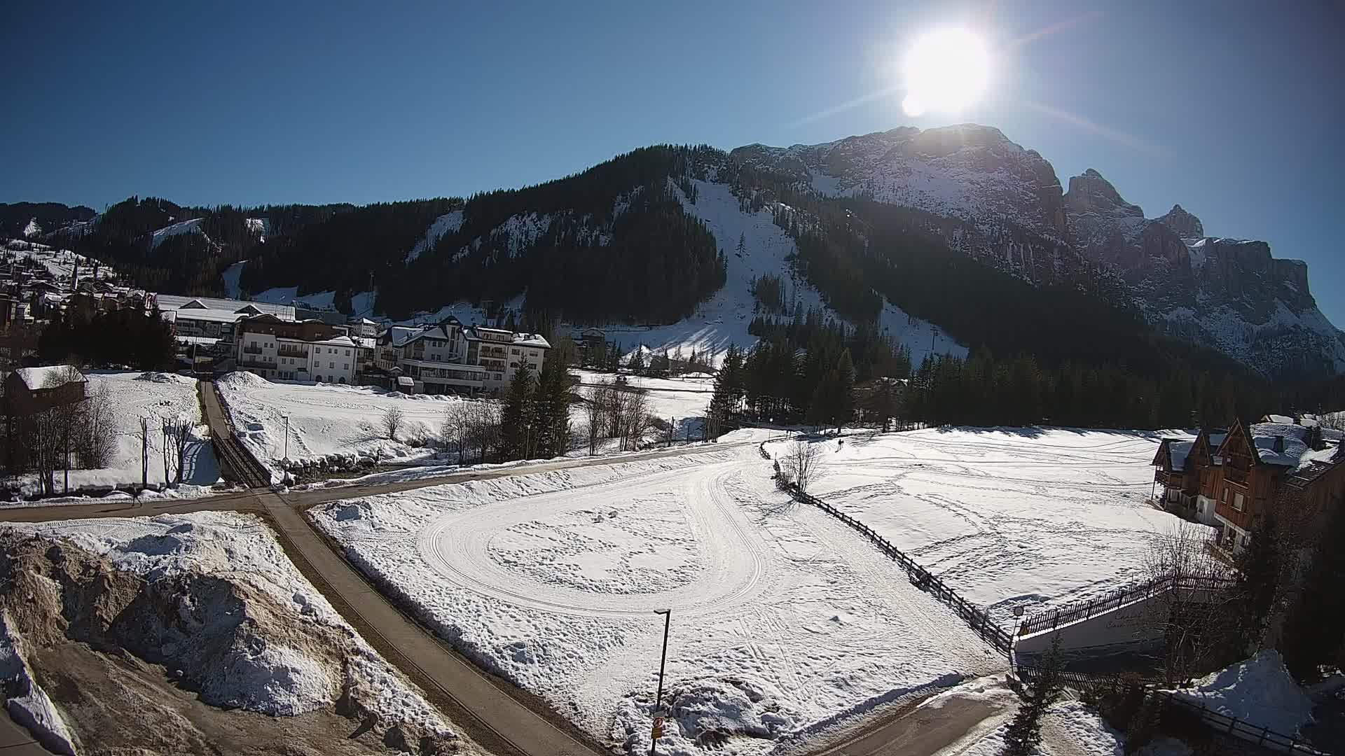 Kamera Corvara: Izjemen pogled na vrhove gorovja Sella v Dolomitih