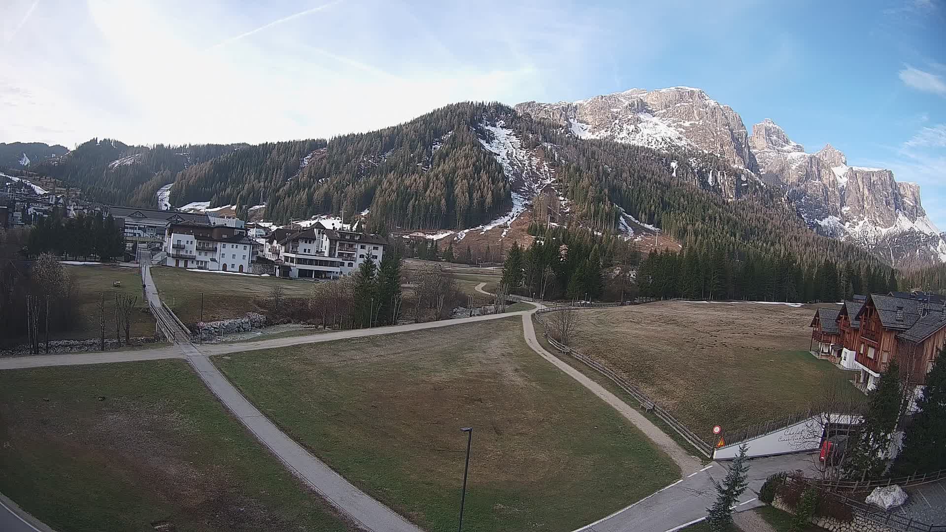 Kamera Corvara: Izjemen pogled na vrhove gorovja Sella v Dolomitih