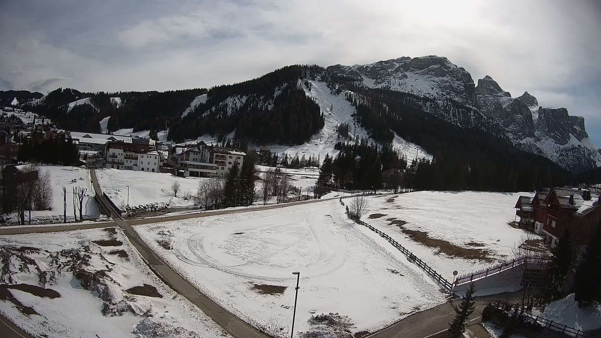 Kamera Corvara: Izjemen pogled na vrhove gorovja Sella v Dolomitih