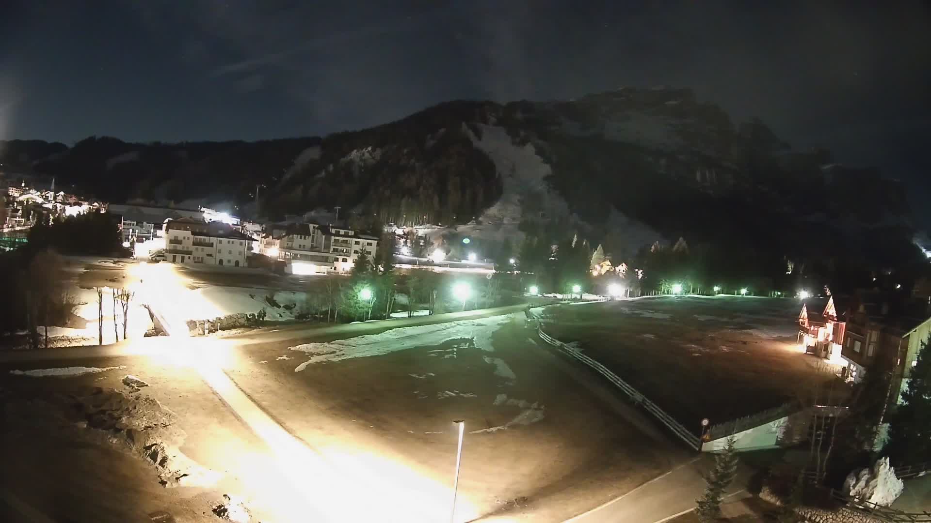 Kamera Corvara: Izjemen pogled na vrhove gorovja Sella v Dolomitih