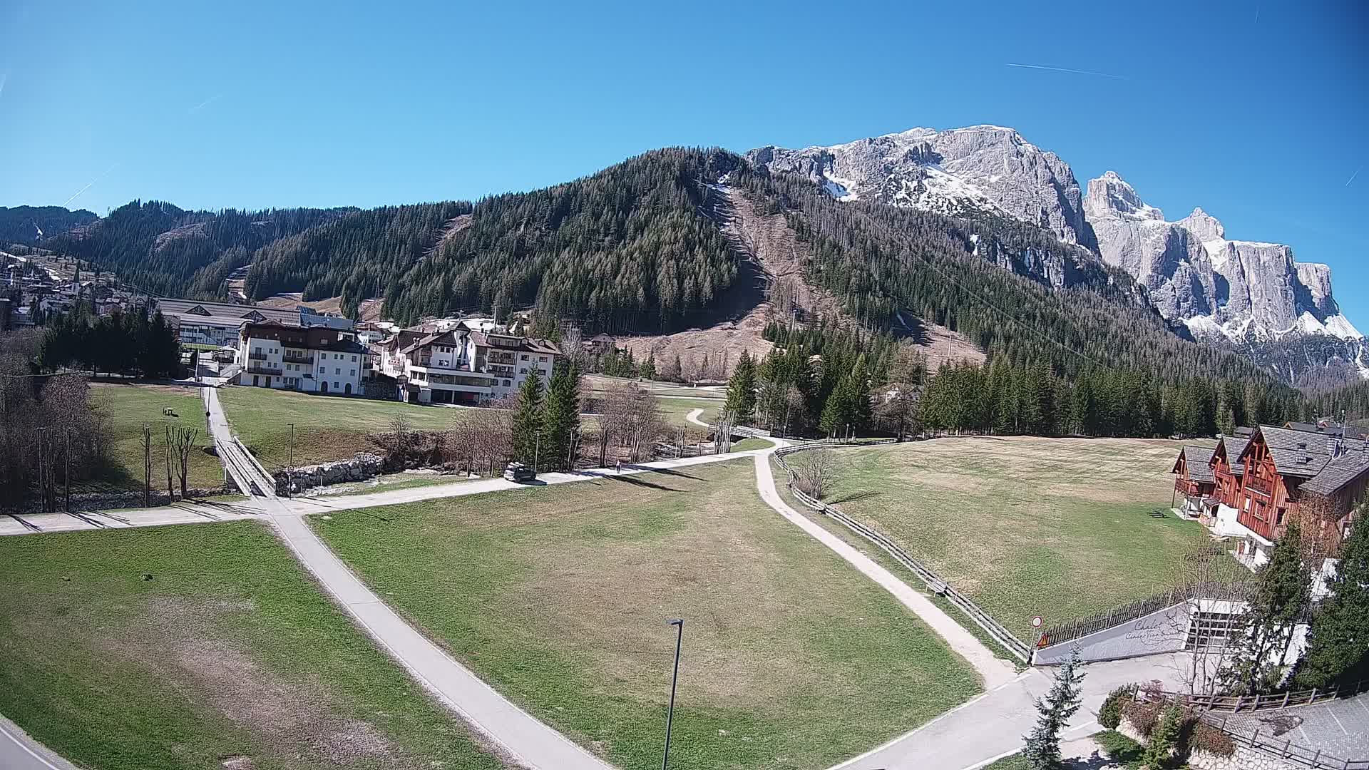 Kamera Corvara: Izjemen pogled na vrhove gorovja Sella v Dolomitih