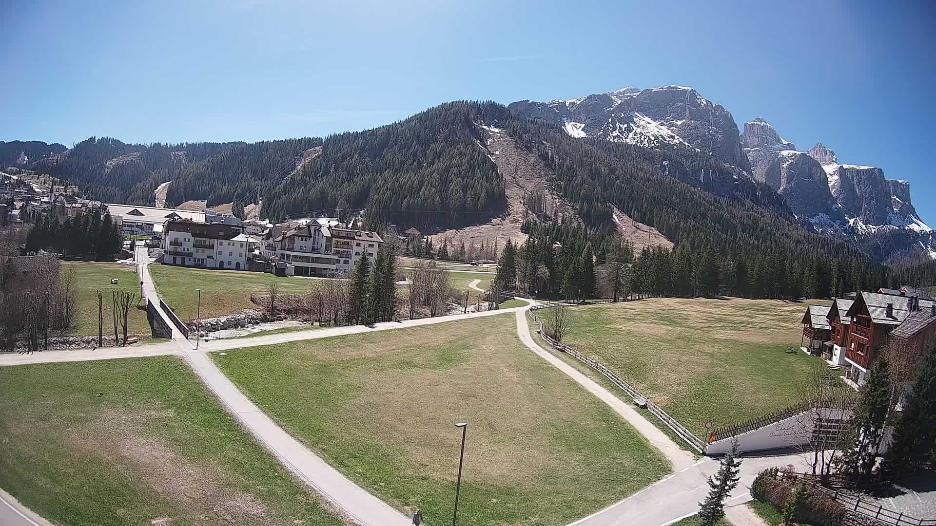 Kamera Corvara: Izjemen pogled na vrhove gorovja Sella v Dolomitih