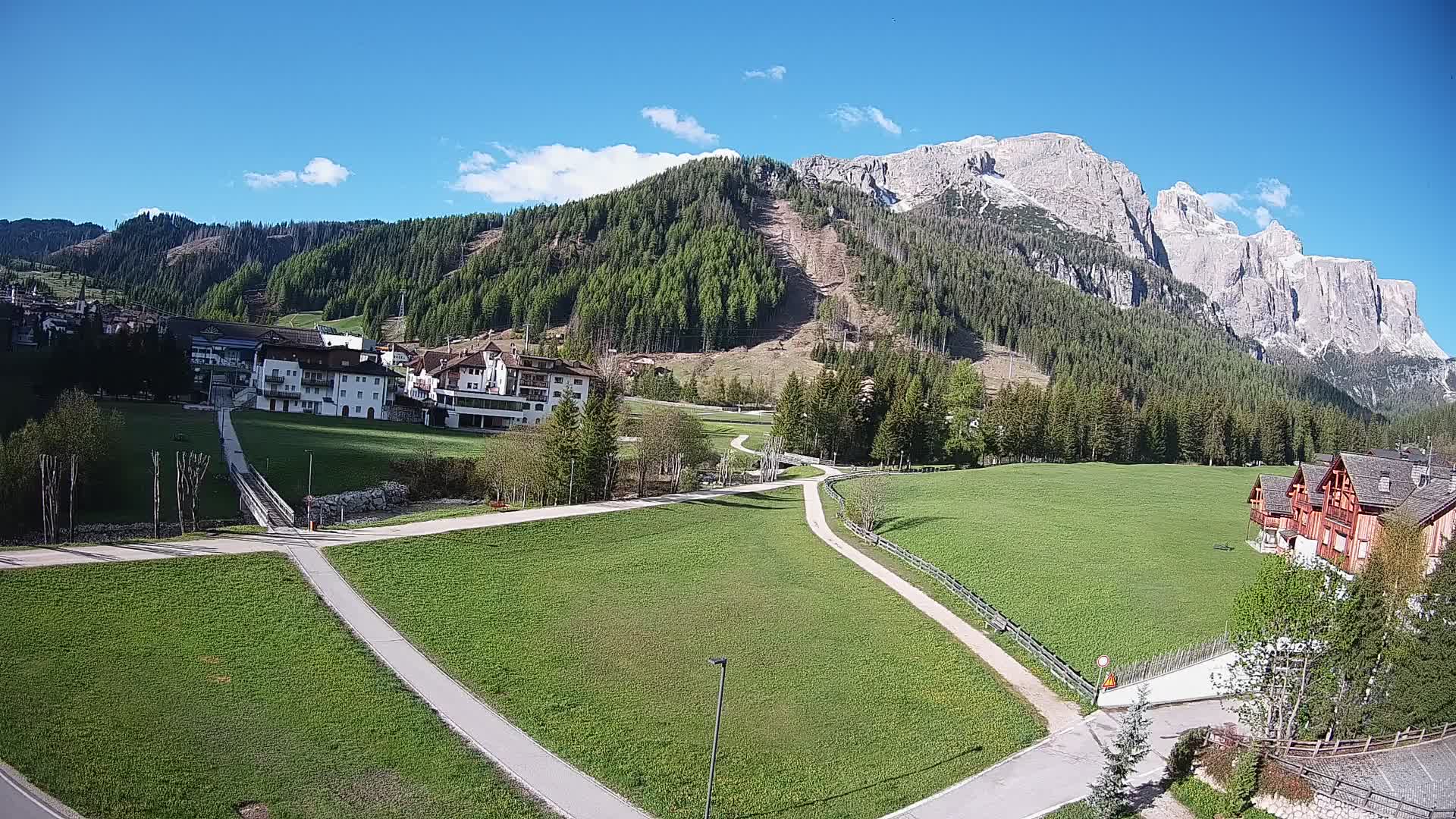 Live cam Corvara | Vues spectaculaires sur le groupe Sella
