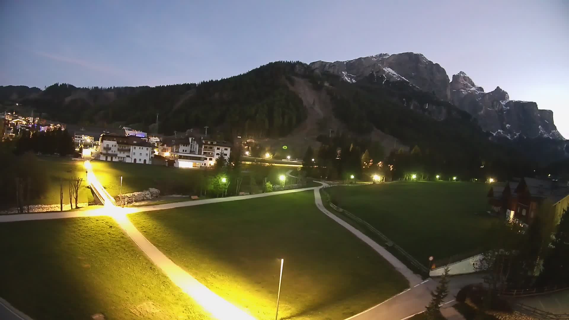 Kamera Corvara: Izjemen pogled na vrhove gorovja Sella v Dolomitih