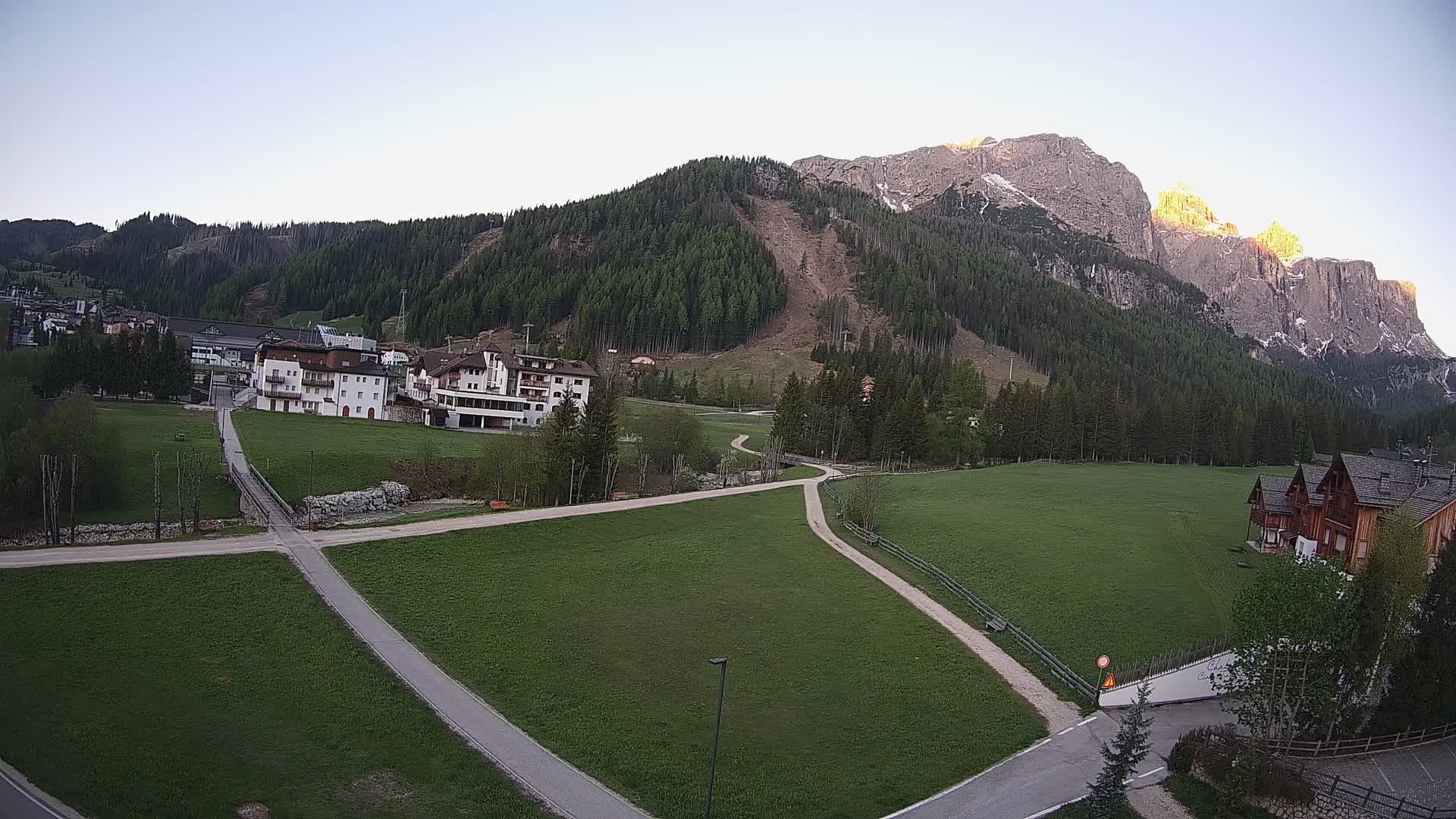 Live cam Corvara | Vues spectaculaires sur le groupe Sella