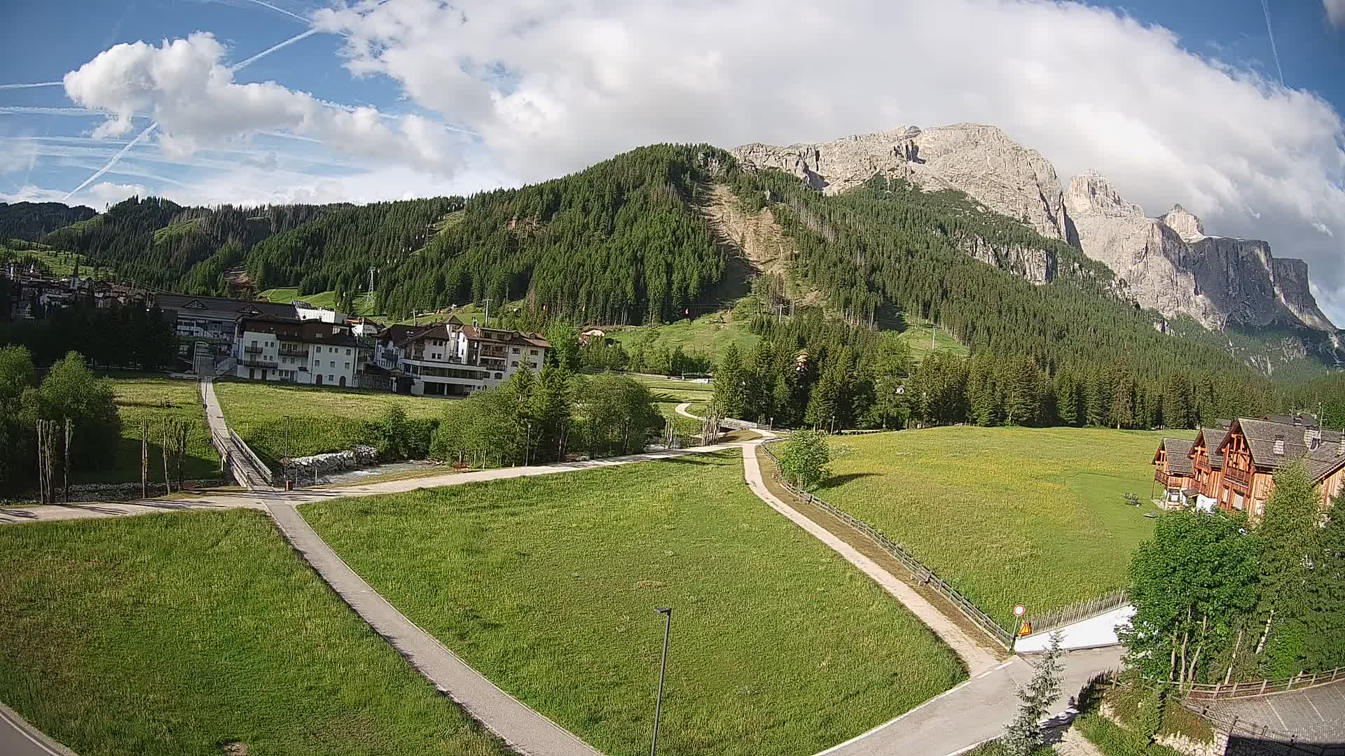 Kamera Corvara: Izjemen pogled na vrhove gorovja Sella v Dolomitih