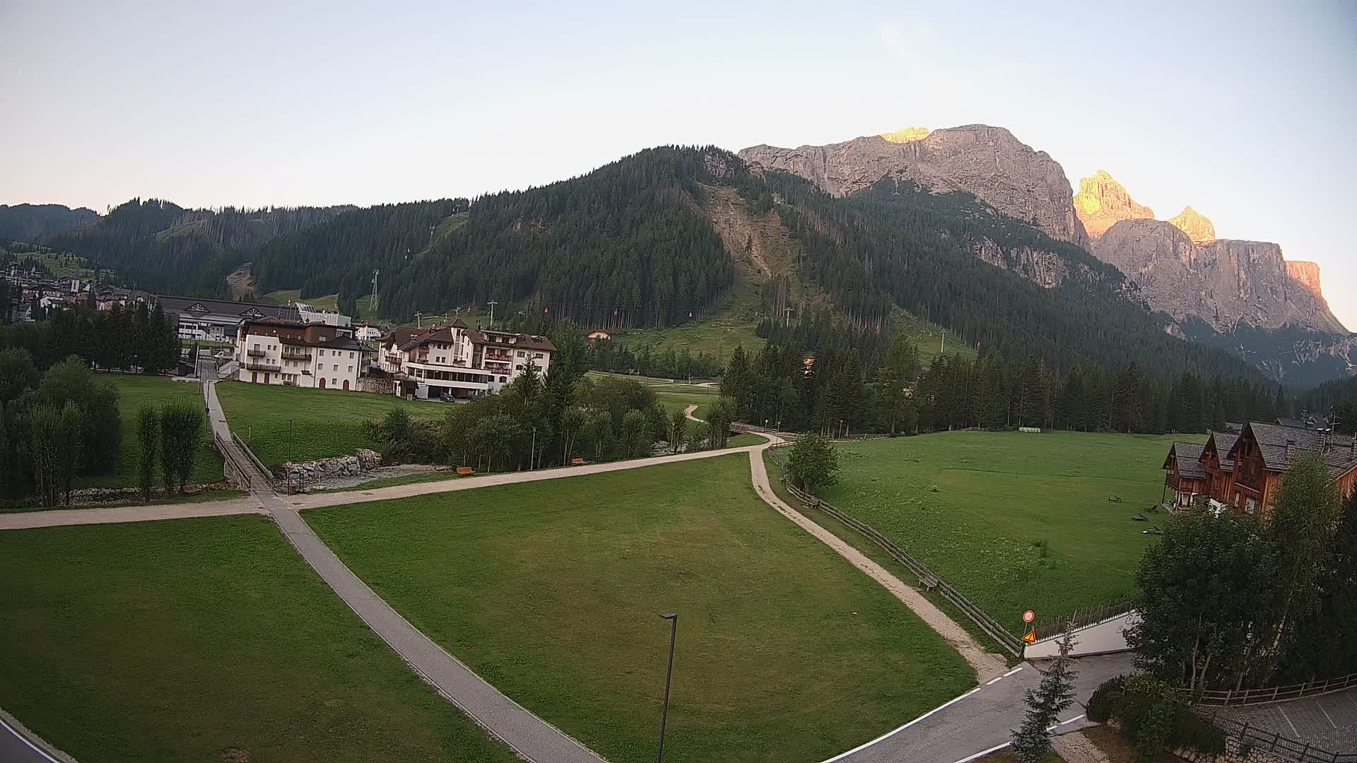 Live cam Corvara | Vues spectaculaires sur le groupe Sella