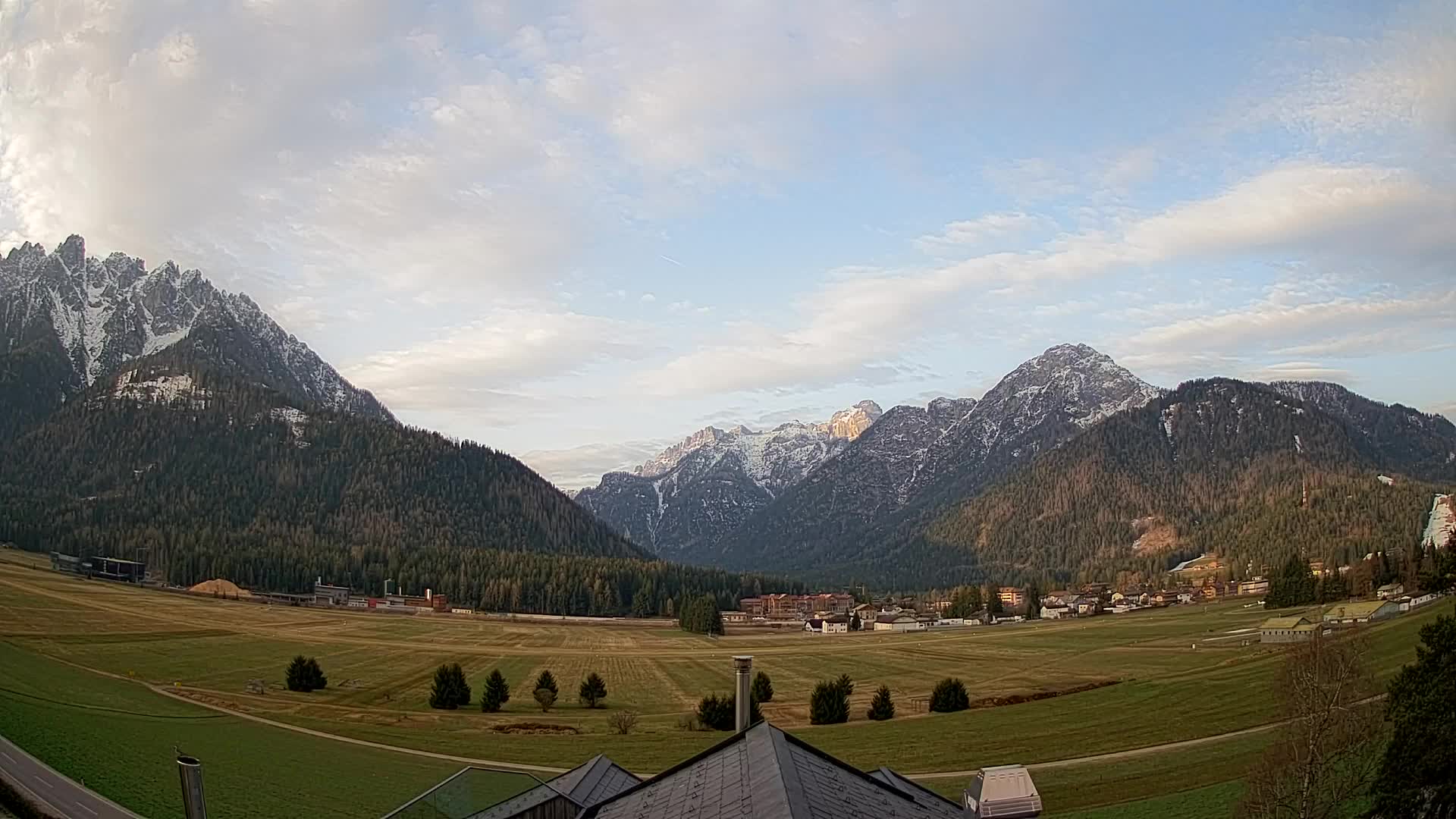 Spletna kamera Toblach Dolomiti – Pogled iz hotela Rosengarten