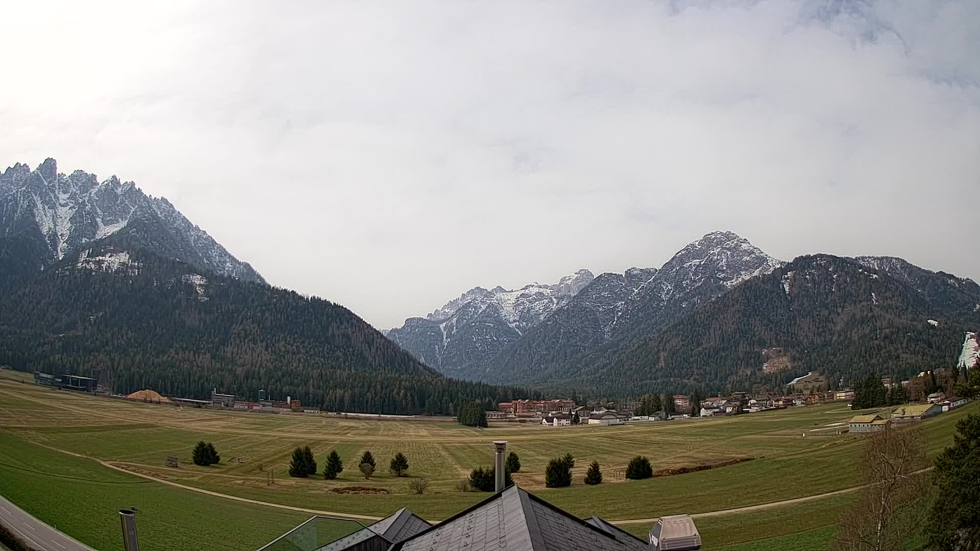 Spletna kamera Toblach Dolomiti – Pogled iz hotela Rosengarten