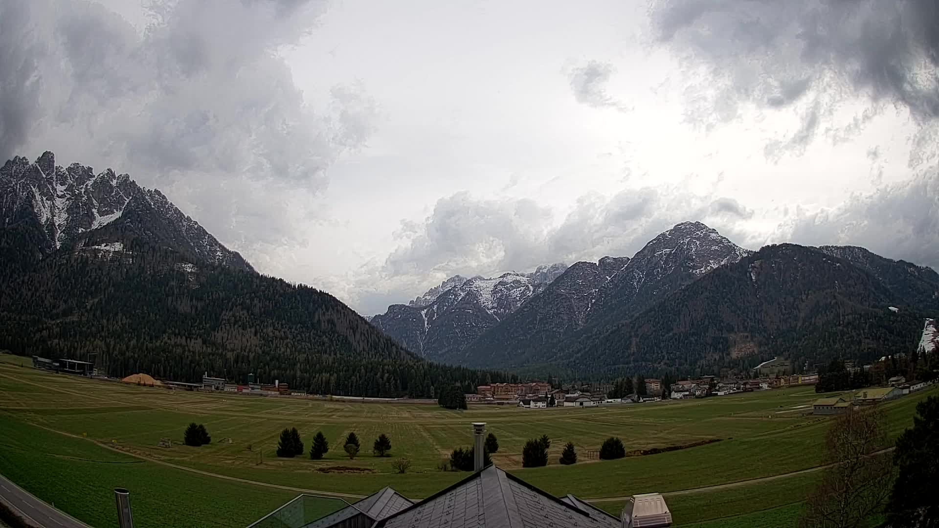 Spletna kamera Toblach Dolomiti – Pogled iz hotela Rosengarten