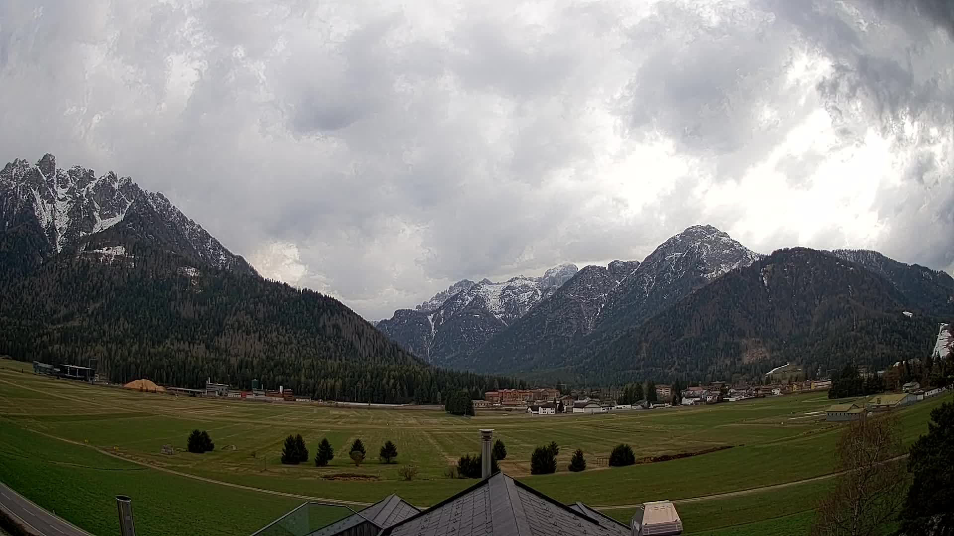Spletna kamera Toblach Dolomiti – Pogled iz hotela Rosengarten