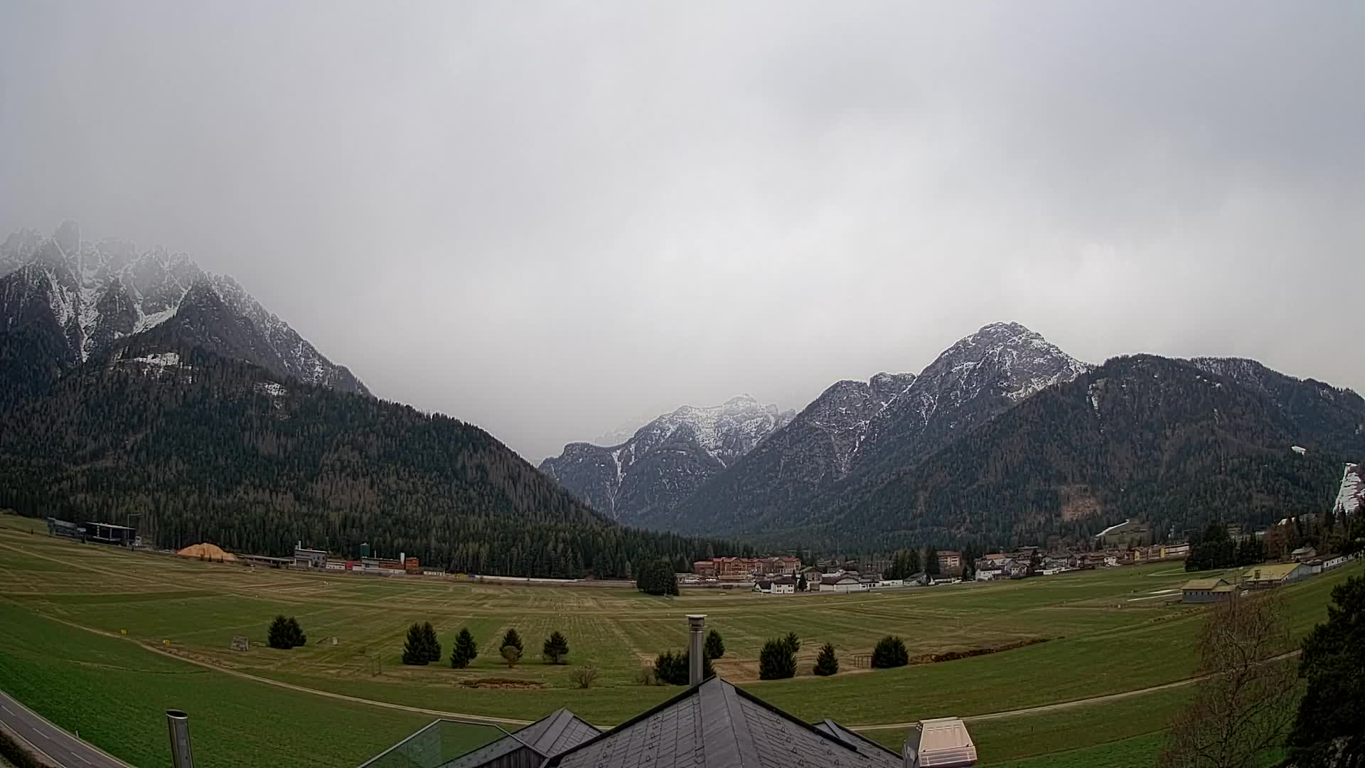 Spletna kamera Toblach Dolomiti – Pogled iz hotela Rosengarten