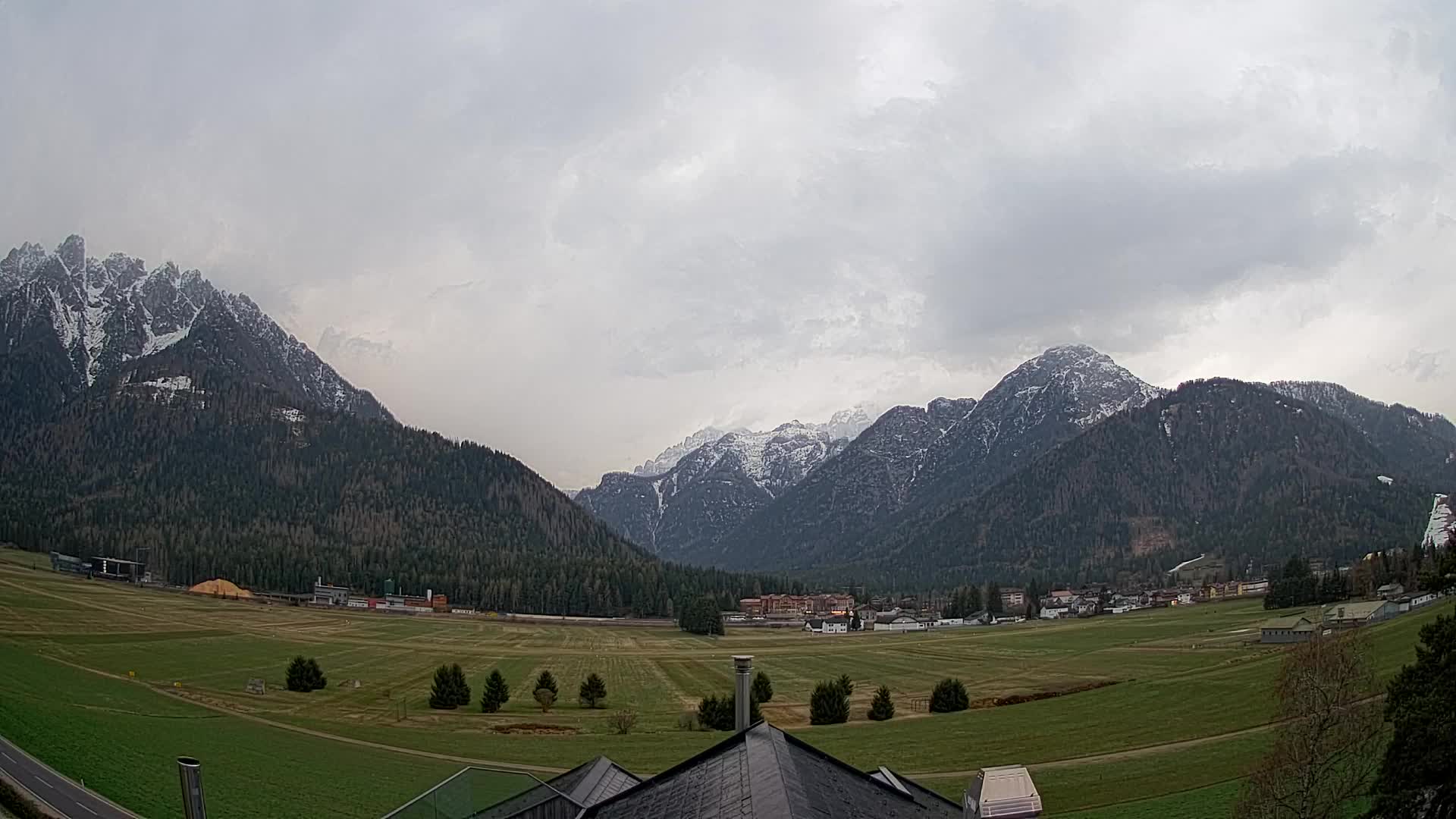 Spletna kamera Toblach Dolomiti – Pogled iz hotela Rosengarten