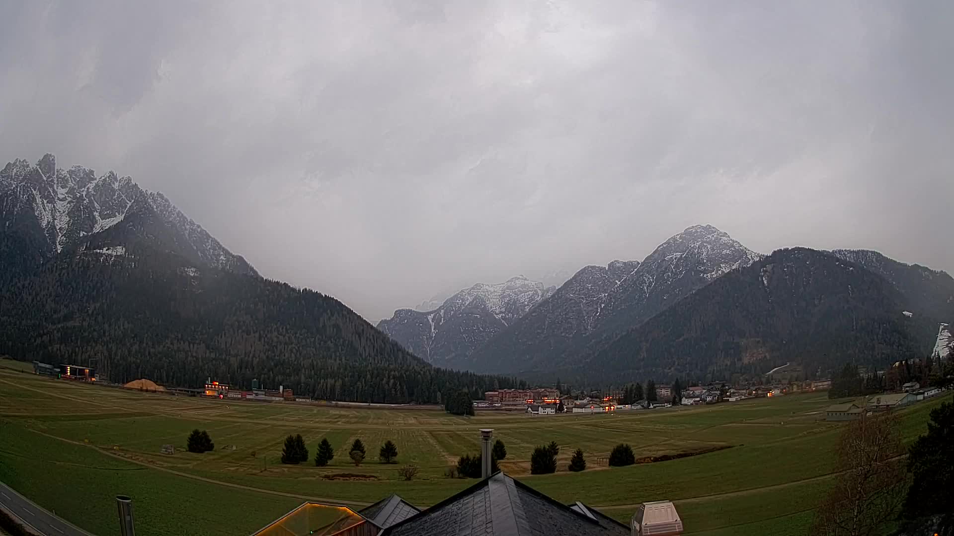 Spletna kamera Toblach Dolomiti – Pogled iz hotela Rosengarten