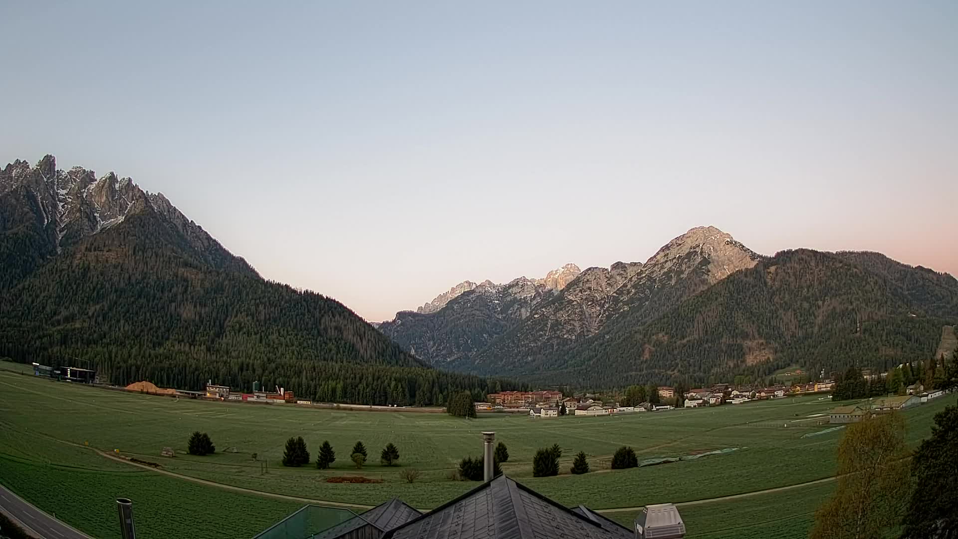 Webcam Toblach Dolomites – View from Hotel Rosengarten