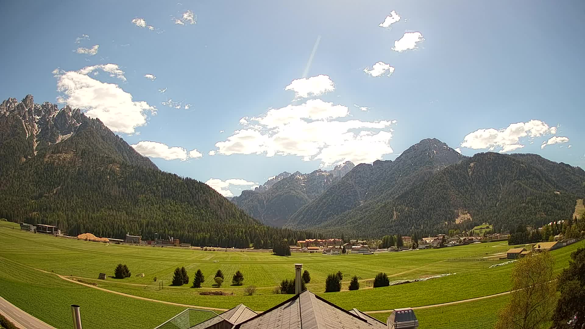 Spletna kamera Toblach Dolomiti – Pogled iz hotela Rosengarten