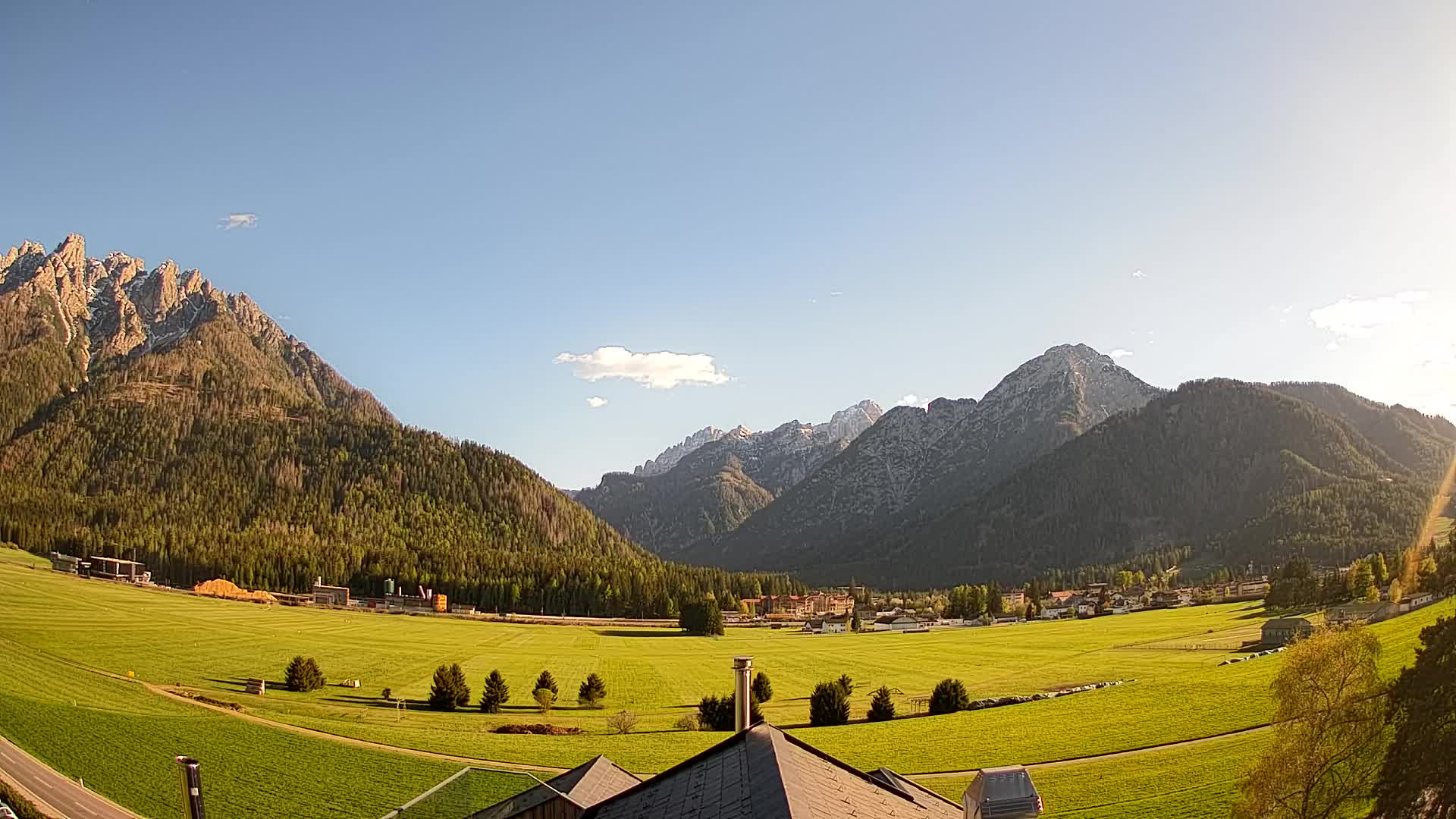 Spletna kamera Toblach Dolomiti – Pogled iz hotela Rosengarten