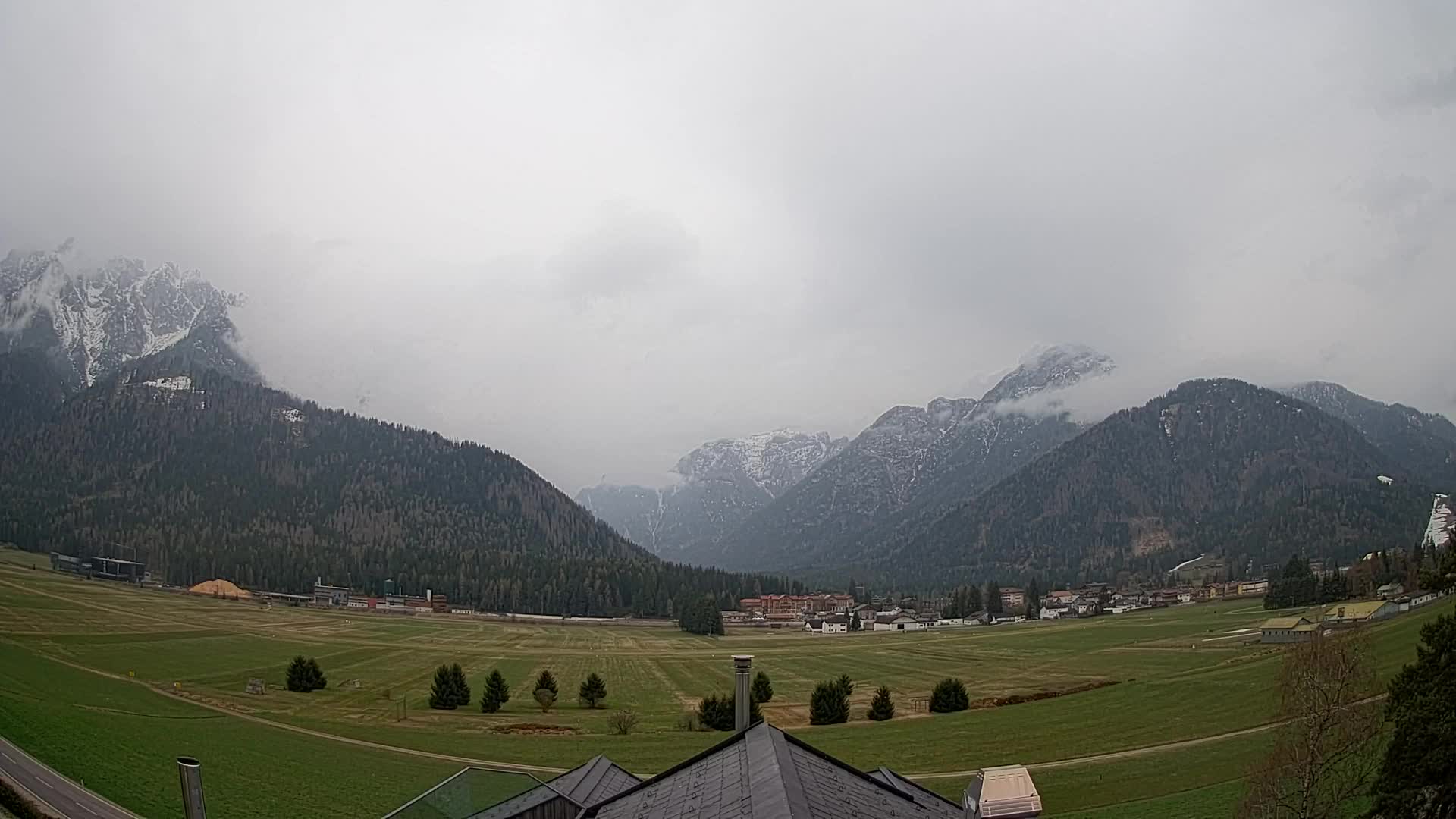 Spletna kamera Toblach Dolomiti – Pogled iz hotela Rosengarten