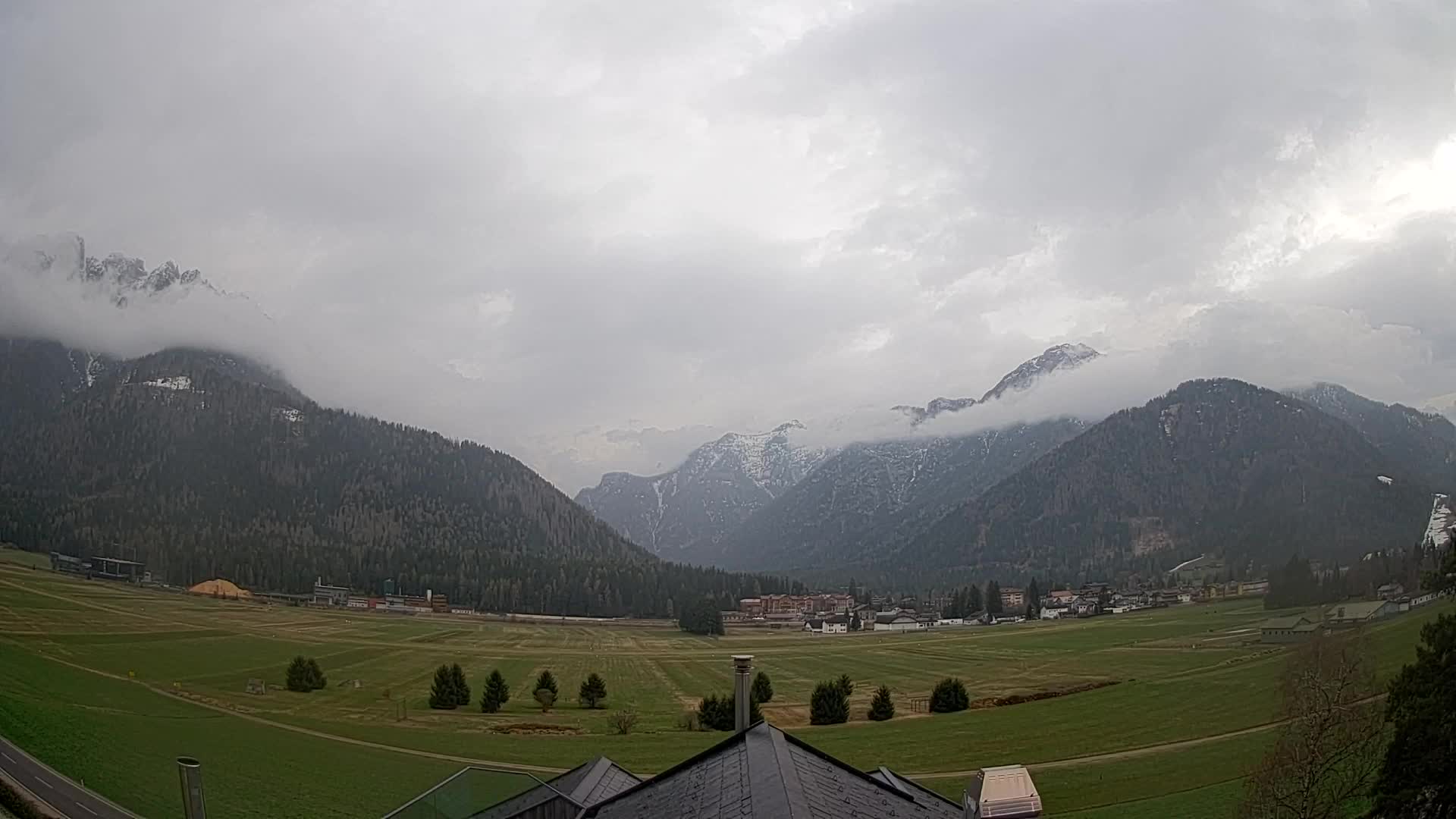 Web kamera Toblach Dolomiti – Pogled s Hotela Rosengarten