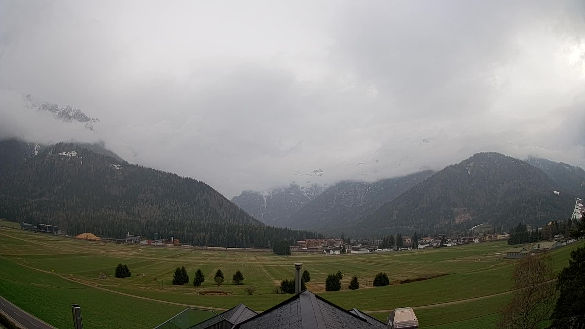 Spletna kamera Toblach Dolomiti – Pogled iz hotela Rosengarten