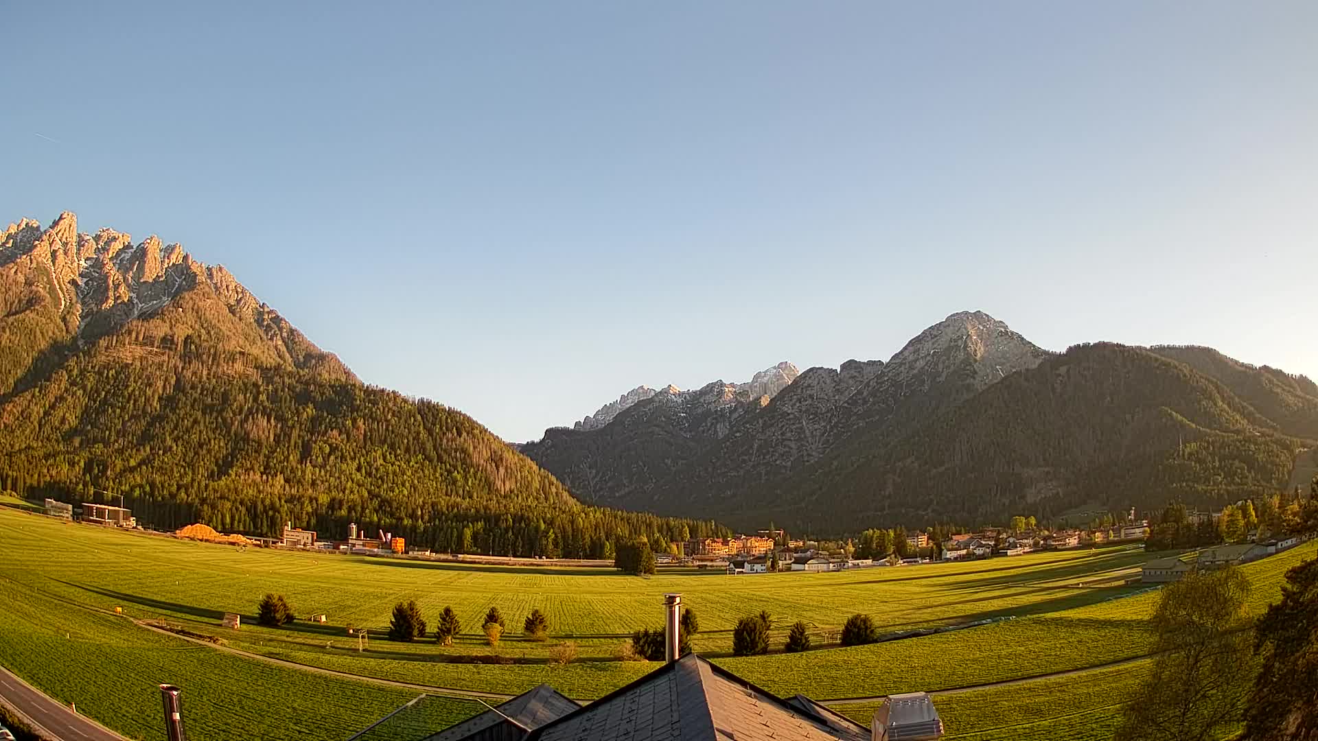 Web kamera Toblach Dolomiti – Pogled s Hotela Rosengarten