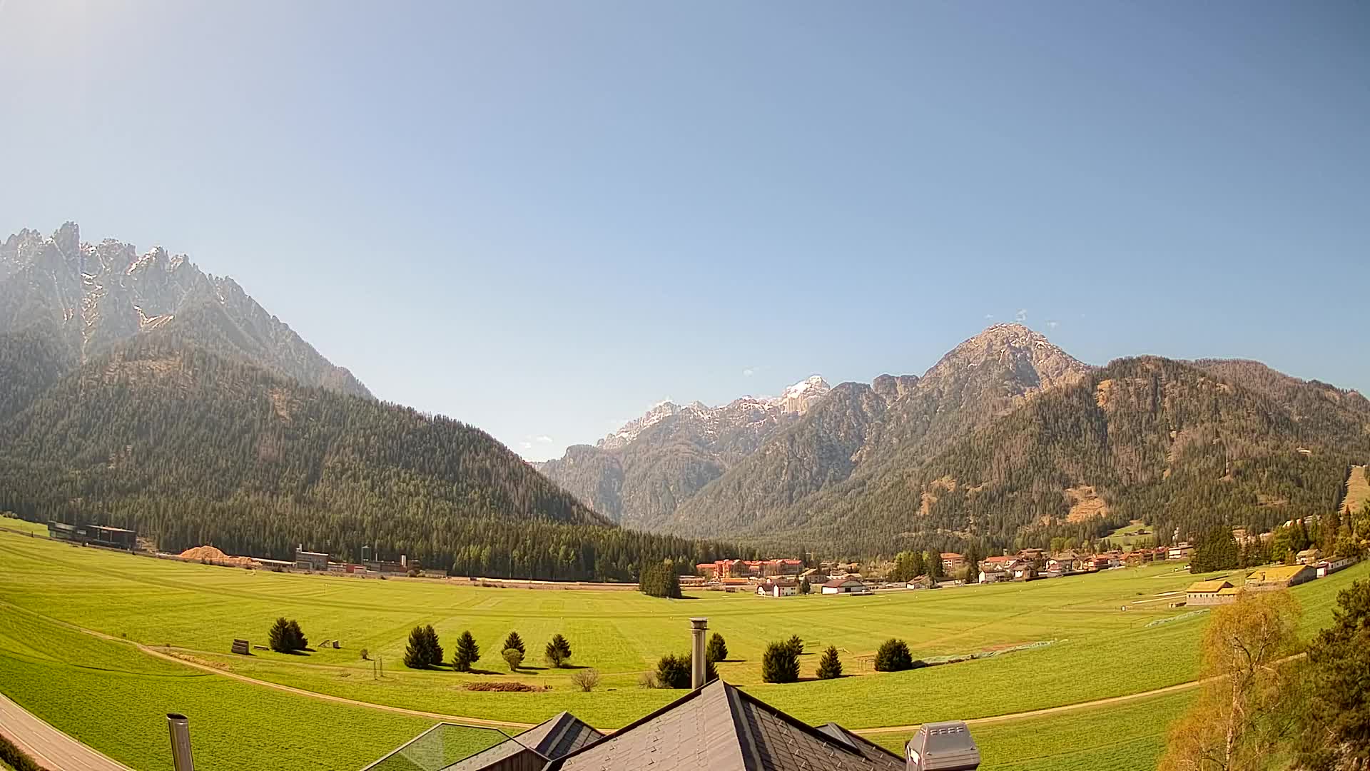 Web kamera Toblach Dolomiti – Pogled s Hotela Rosengarten