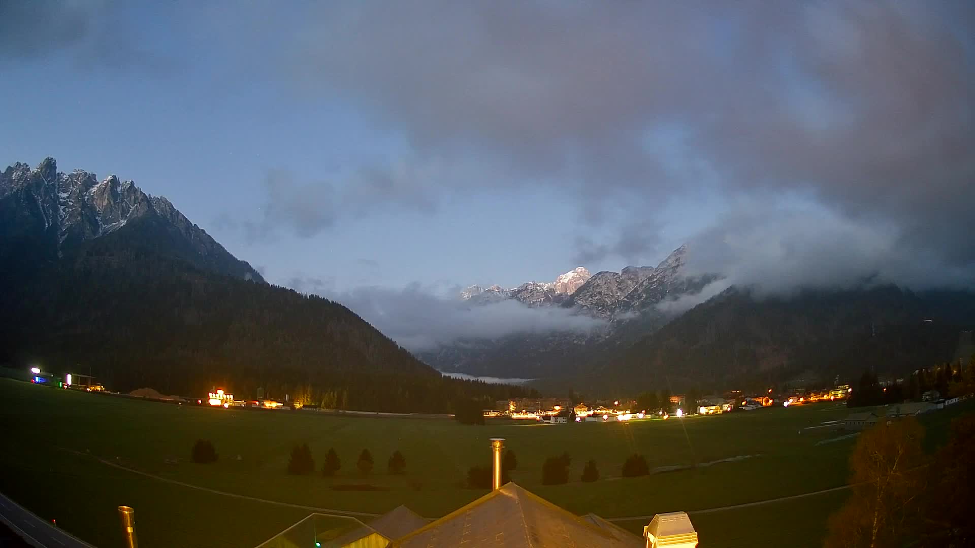 Spletna kamera Toblach Dolomiti – Pogled iz hotela Rosengarten