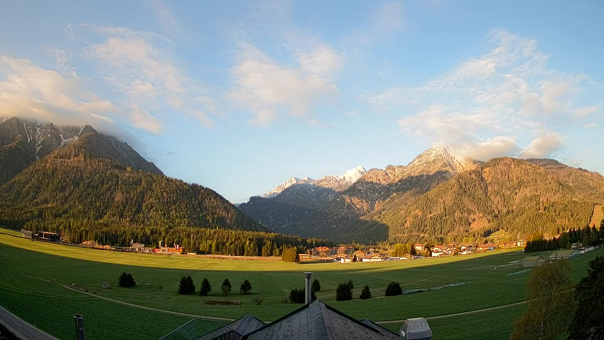 Web kamera Toblach Dolomiti – Pogled s Hotela Rosengarten