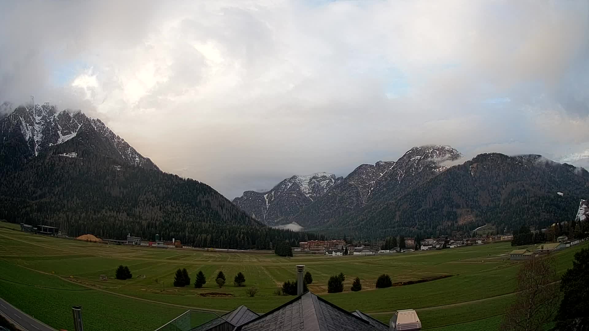 Web kamera Toblach Dolomiti – Pogled s Hotela Rosengarten