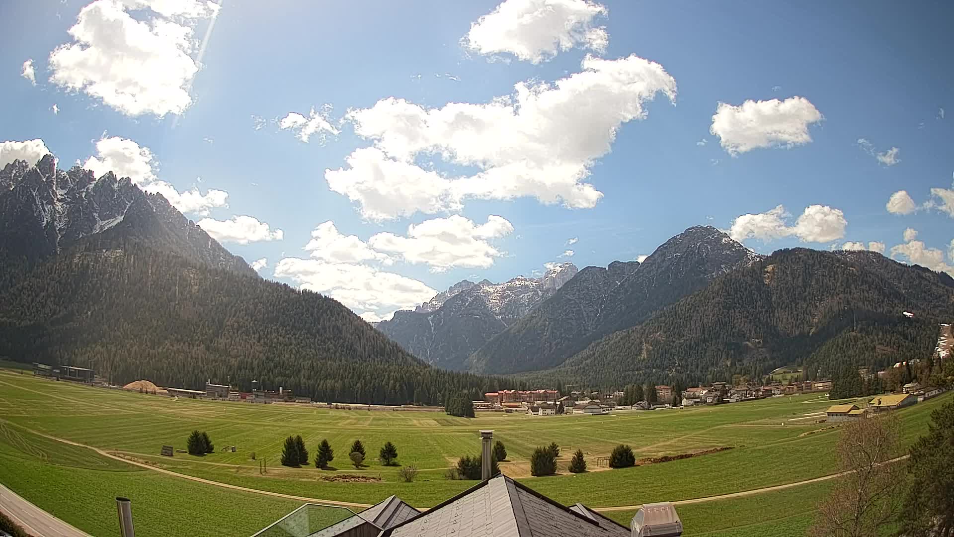 Spletna kamera Toblach Dolomiti – Pogled iz hotela Rosengarten