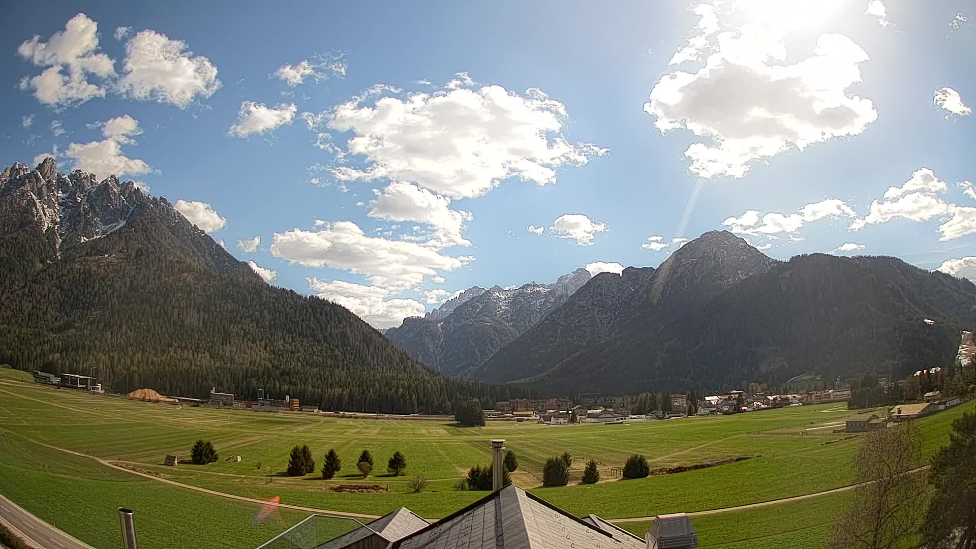 Spletna kamera Toblach Dolomiti – Pogled iz hotela Rosengarten