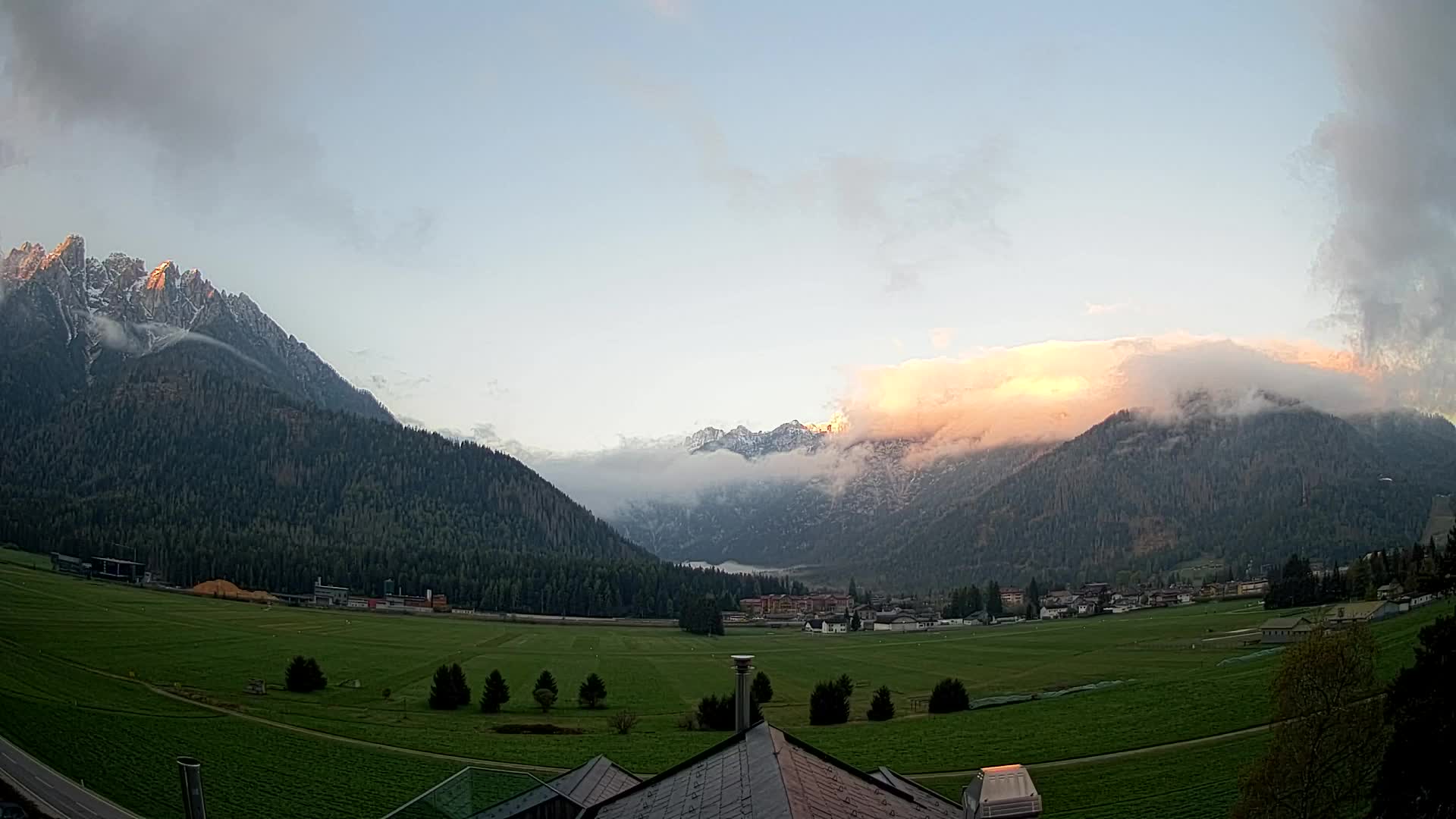 Webcam Toblach Dolomites – View from Hotel Rosengarten