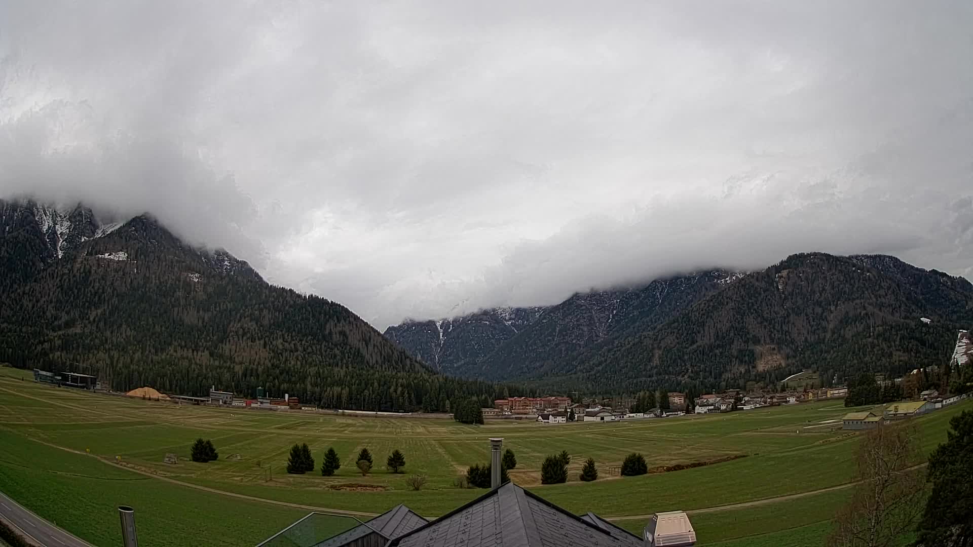 Web kamera Toblach Dolomiti – Pogled s Hotela Rosengarten