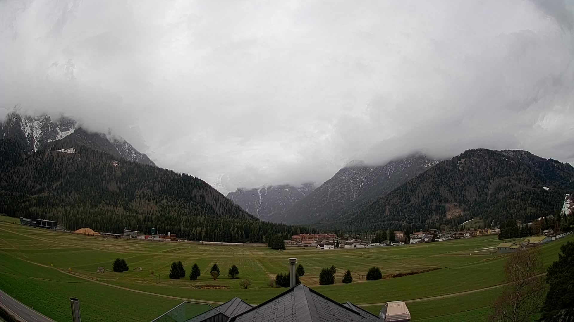Spletna kamera Toblach Dolomiti – Pogled iz hotela Rosengarten