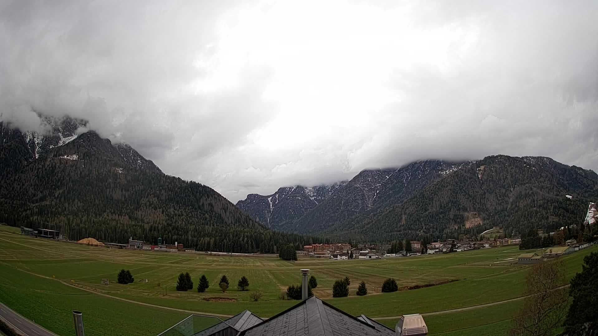 Web kamera Toblach Dolomiti – Pogled s Hotela Rosengarten