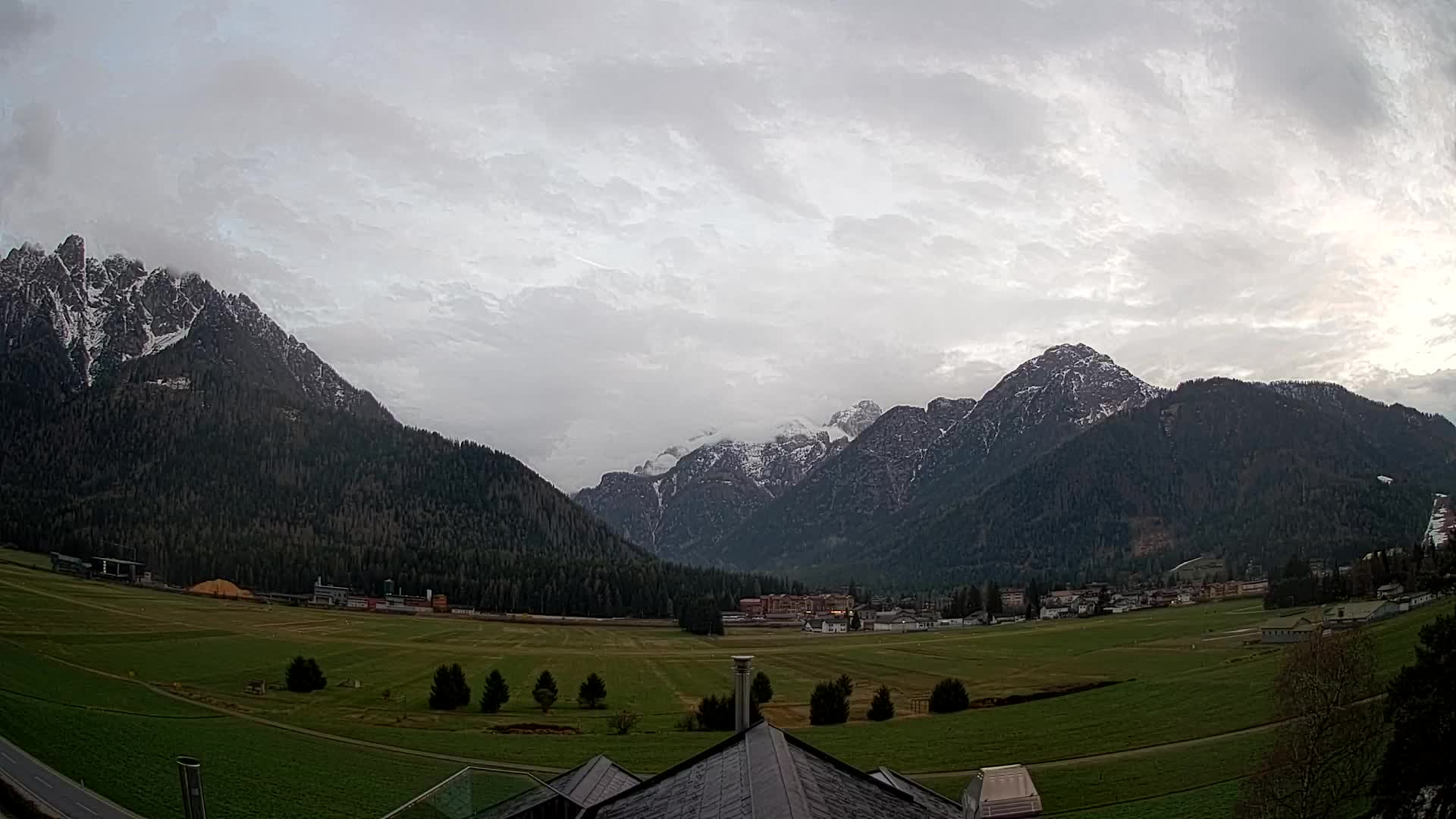 Web kamera Toblach Dolomiti – Pogled s Hotela Rosengarten