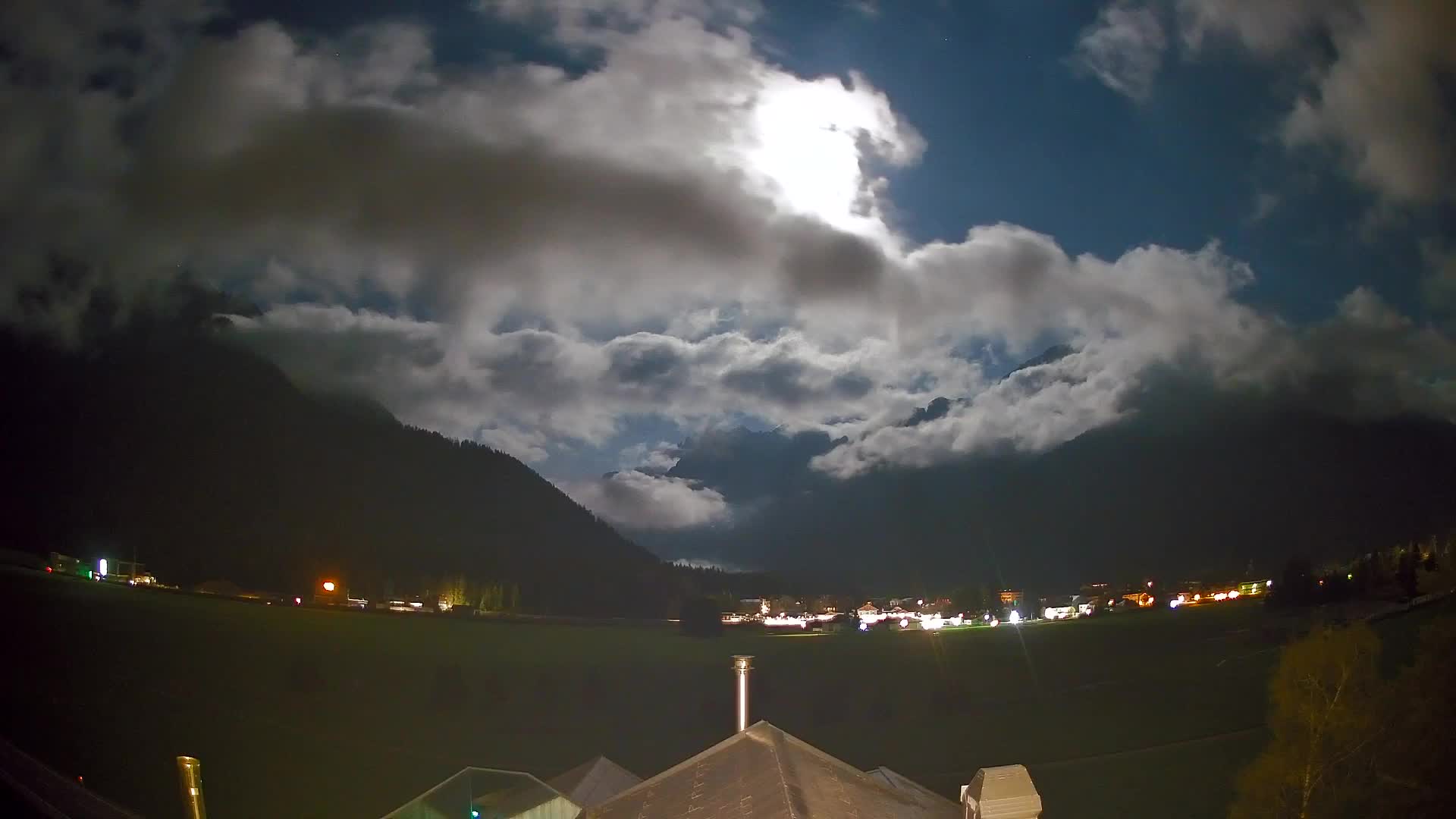 Spletna kamera Toblach Dolomiti – Pogled iz hotela Rosengarten