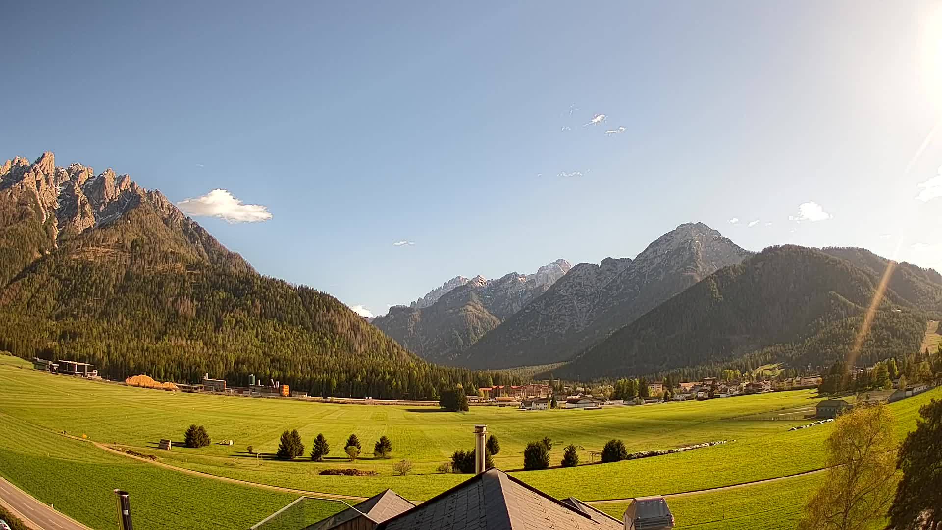 Spletna kamera Toblach Dolomiti – Pogled iz hotela Rosengarten