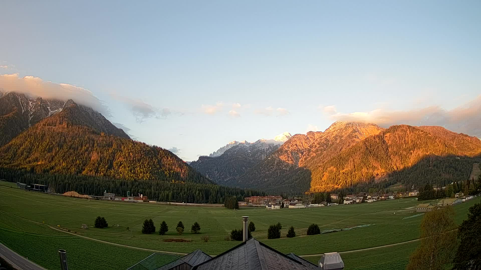 Spletna kamera Toblach Dolomiti – Pogled iz hotela Rosengarten