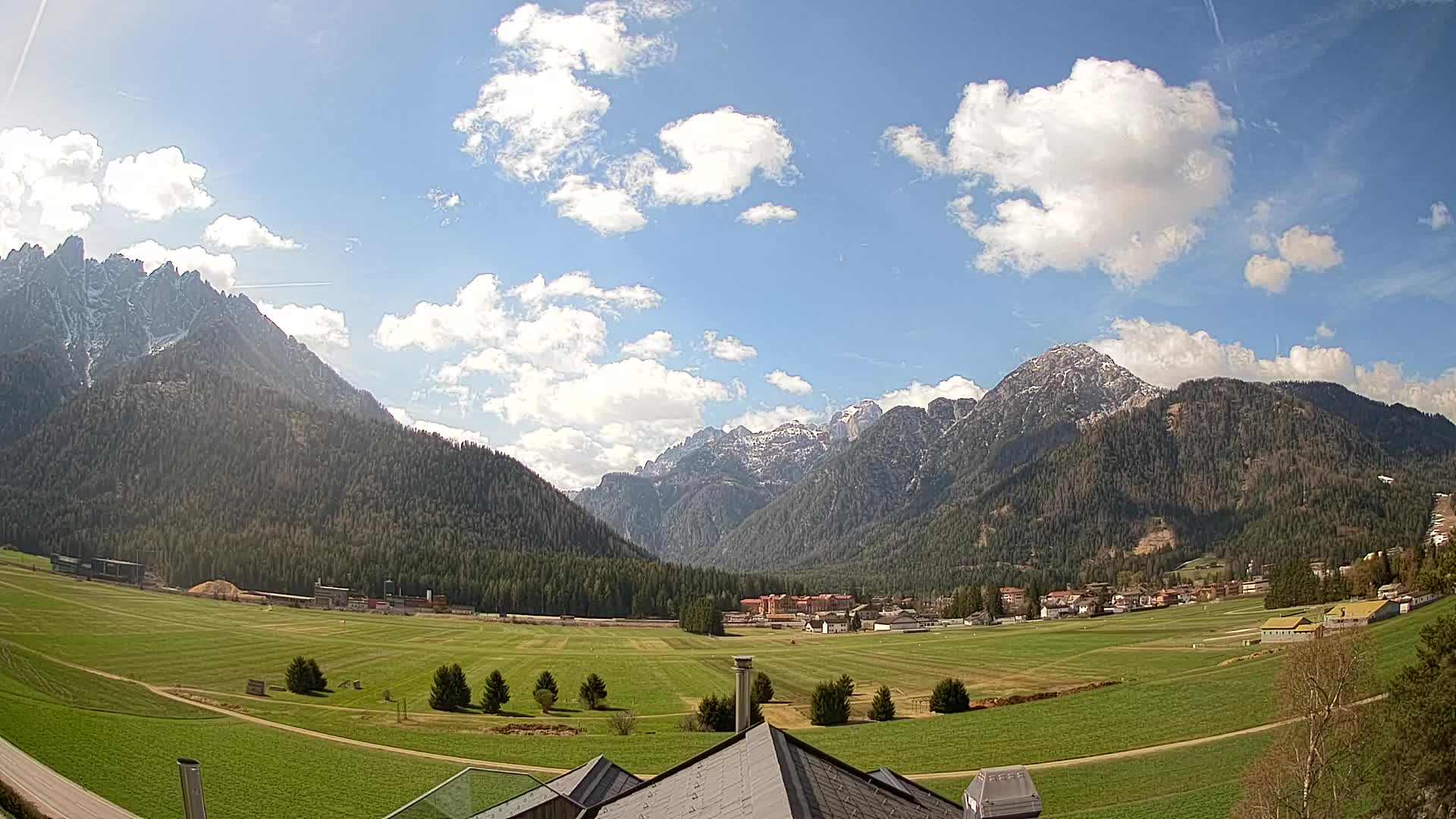 Spletna kamera Toblach Dolomiti – Pogled iz hotela Rosengarten