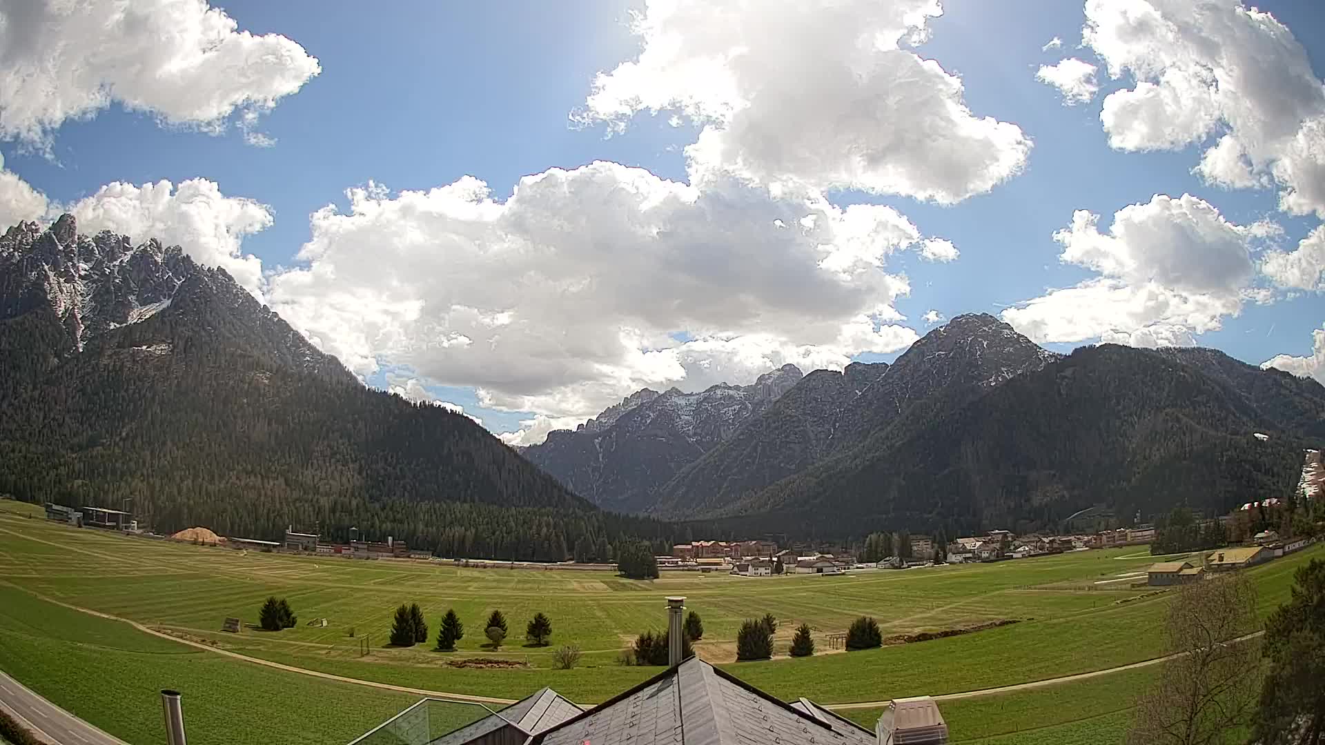 Spletna kamera Toblach Dolomiti – Pogled iz hotela Rosengarten