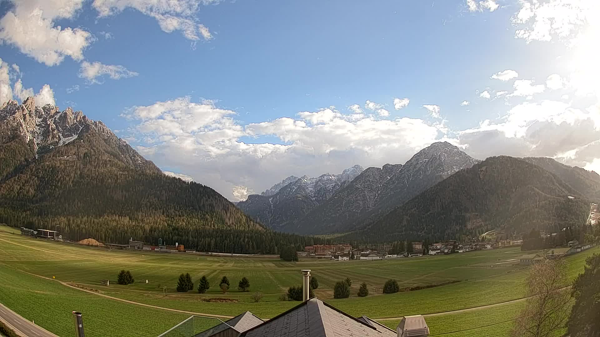 Web kamera Toblach Dolomiti – Pogled s Hotela Rosengarten