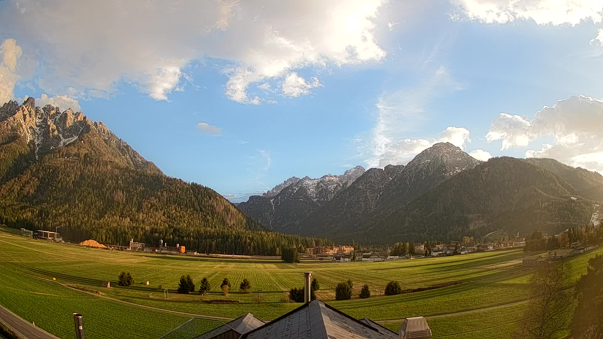 Spletna kamera Toblach Dolomiti – Pogled iz hotela Rosengarten